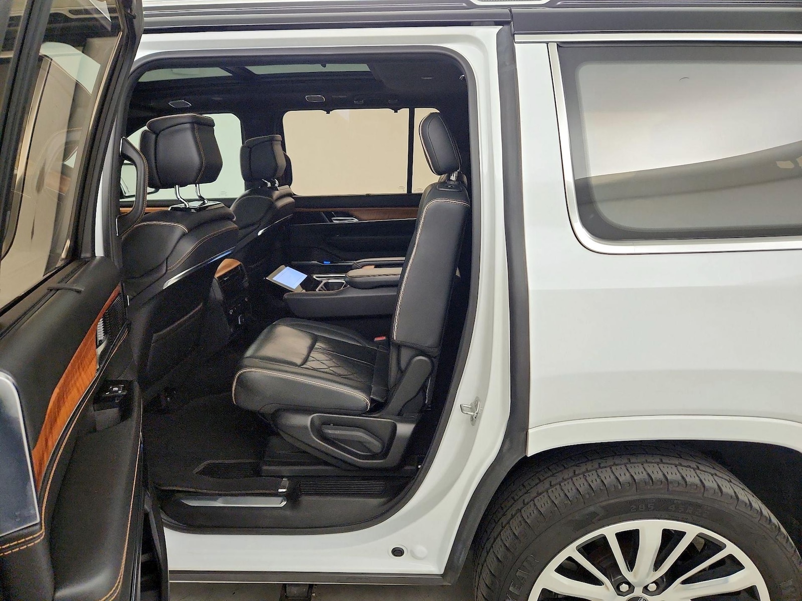 2022 Jeep Grand Wagoneer Series III - Photo 20