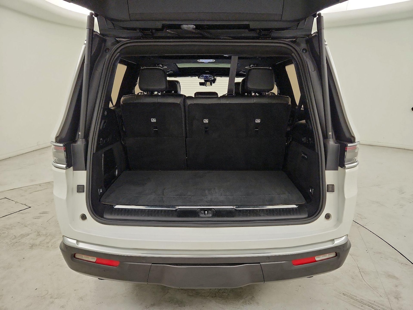 2022 Jeep Grand Wagoneer Series III - Photo 22