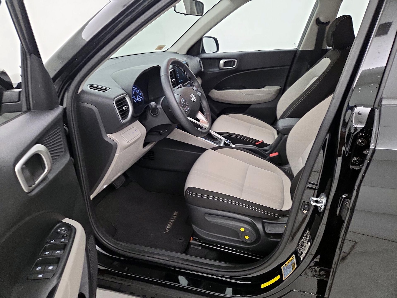2020 Hyundai Venue SEL - Photo 12