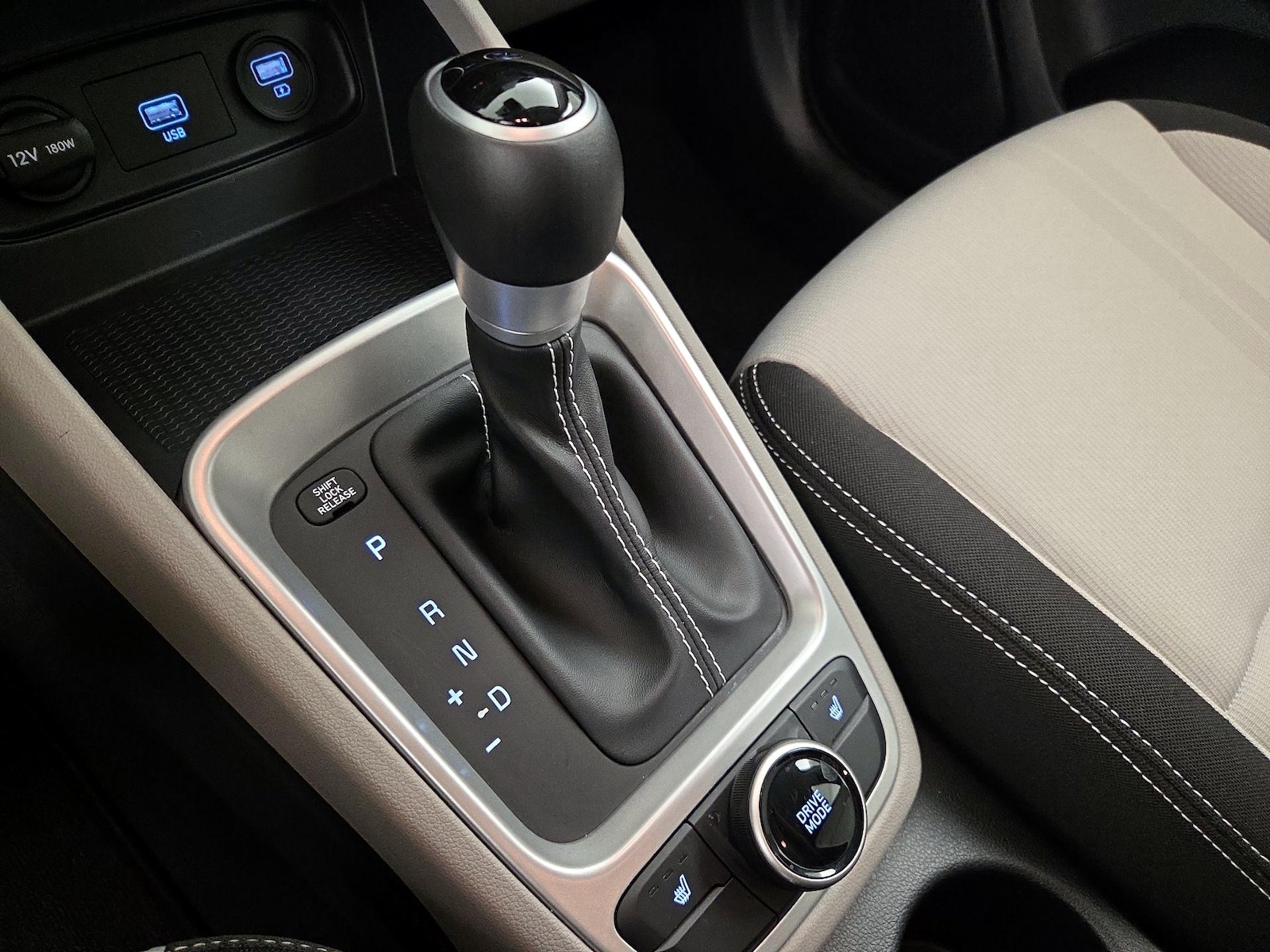 2020 Hyundai Venue SEL - Photo 19