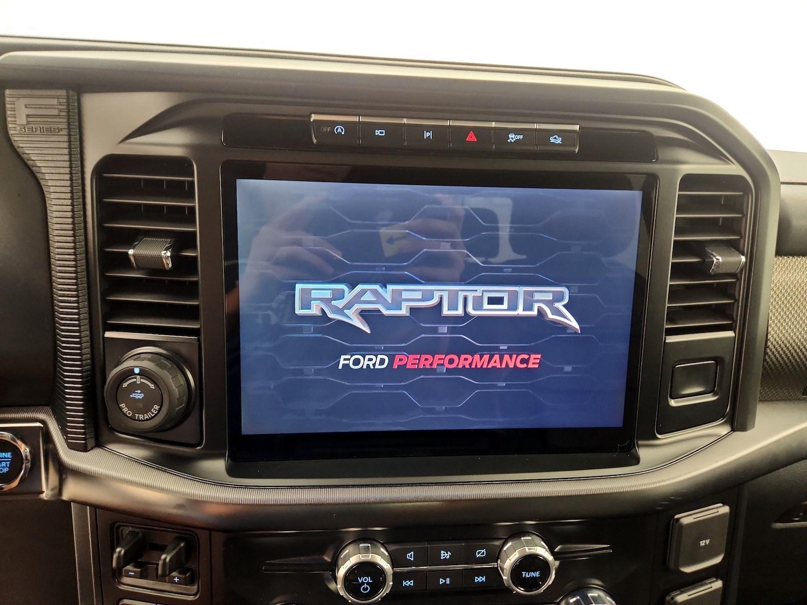 2024 Ford F-150 Raptor - Photo 16