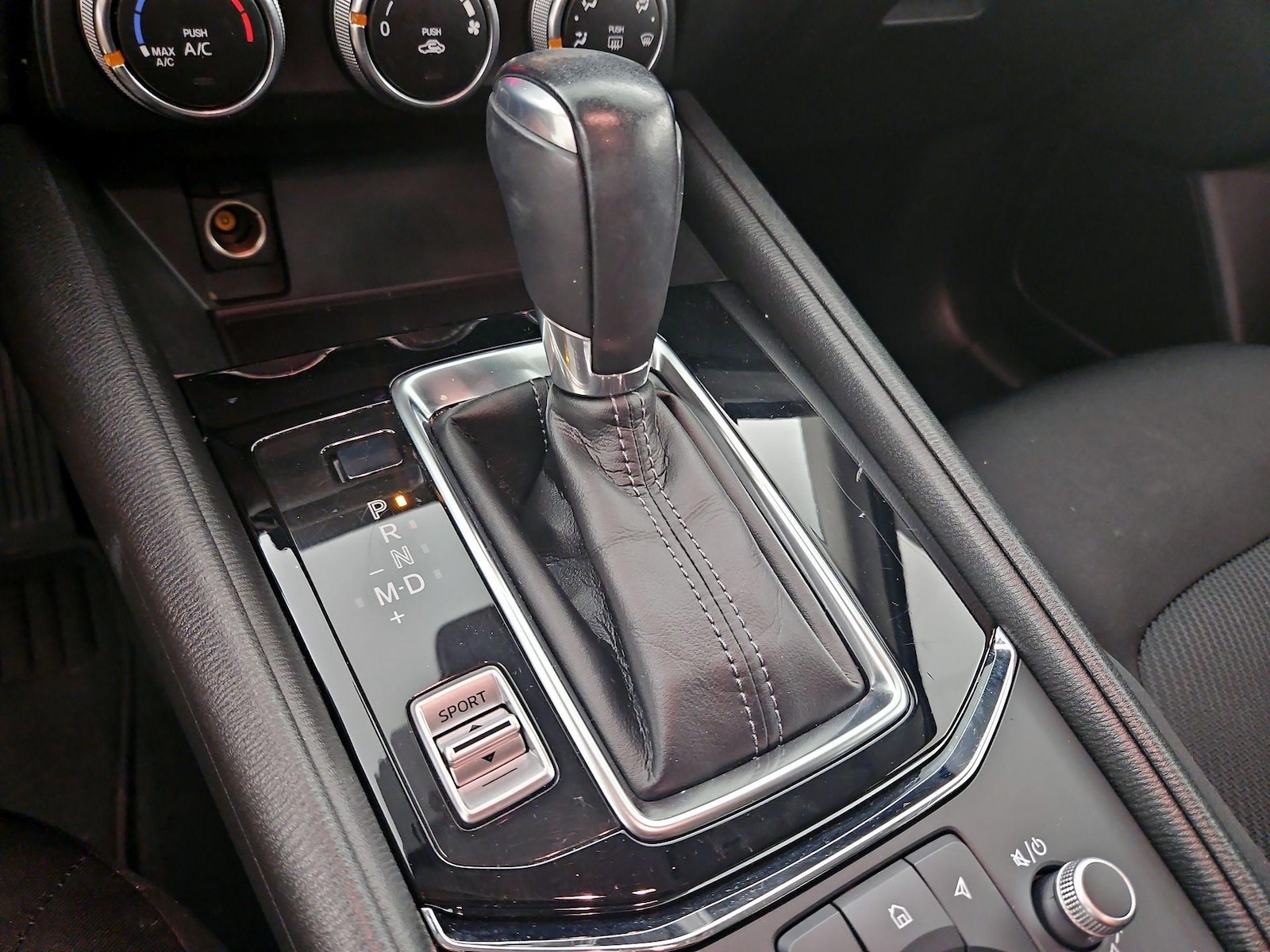 2022 Mazda CX-5 S - Photo 18