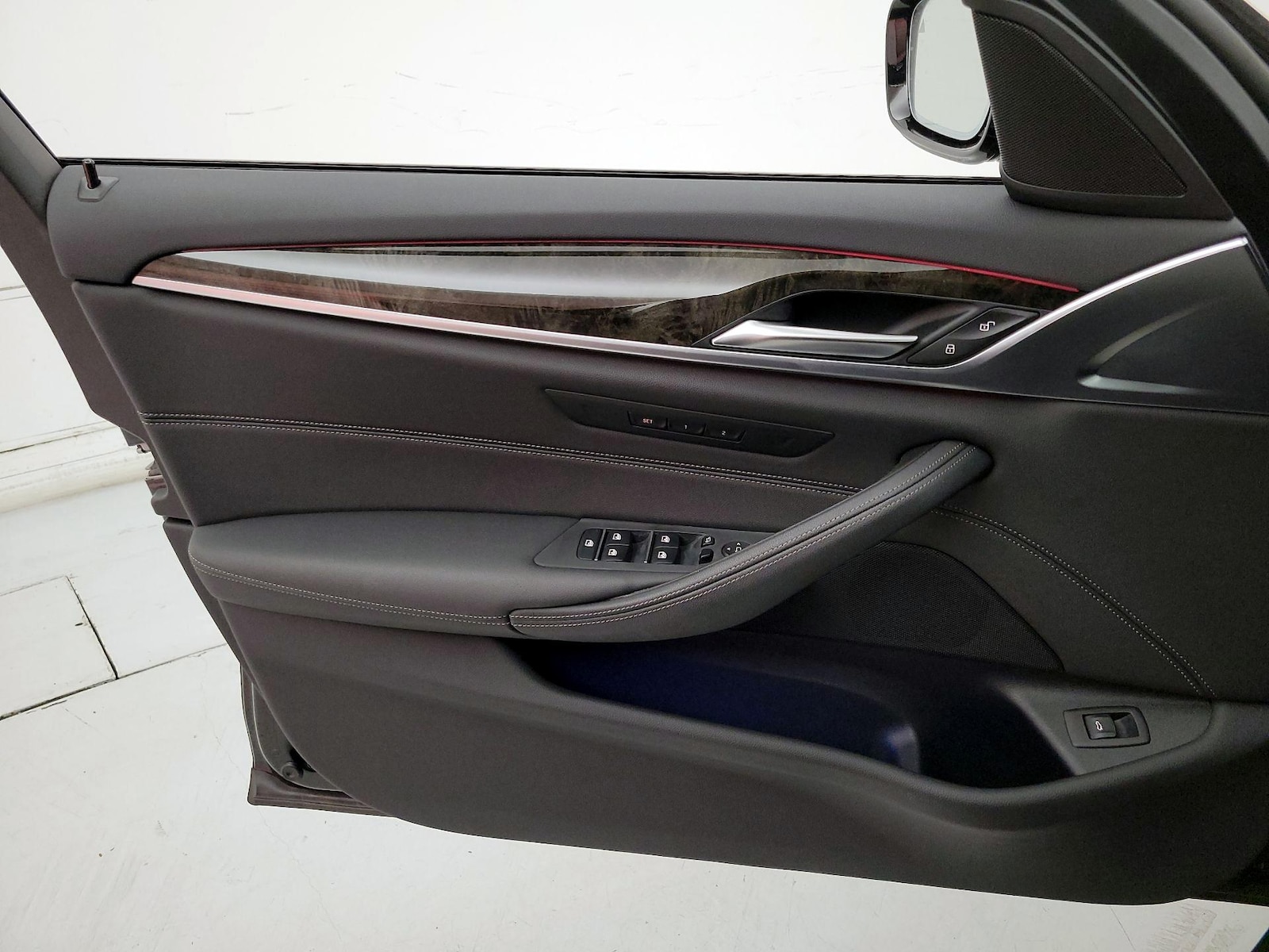 2022 BMW 5 Series 530i - Photo 13