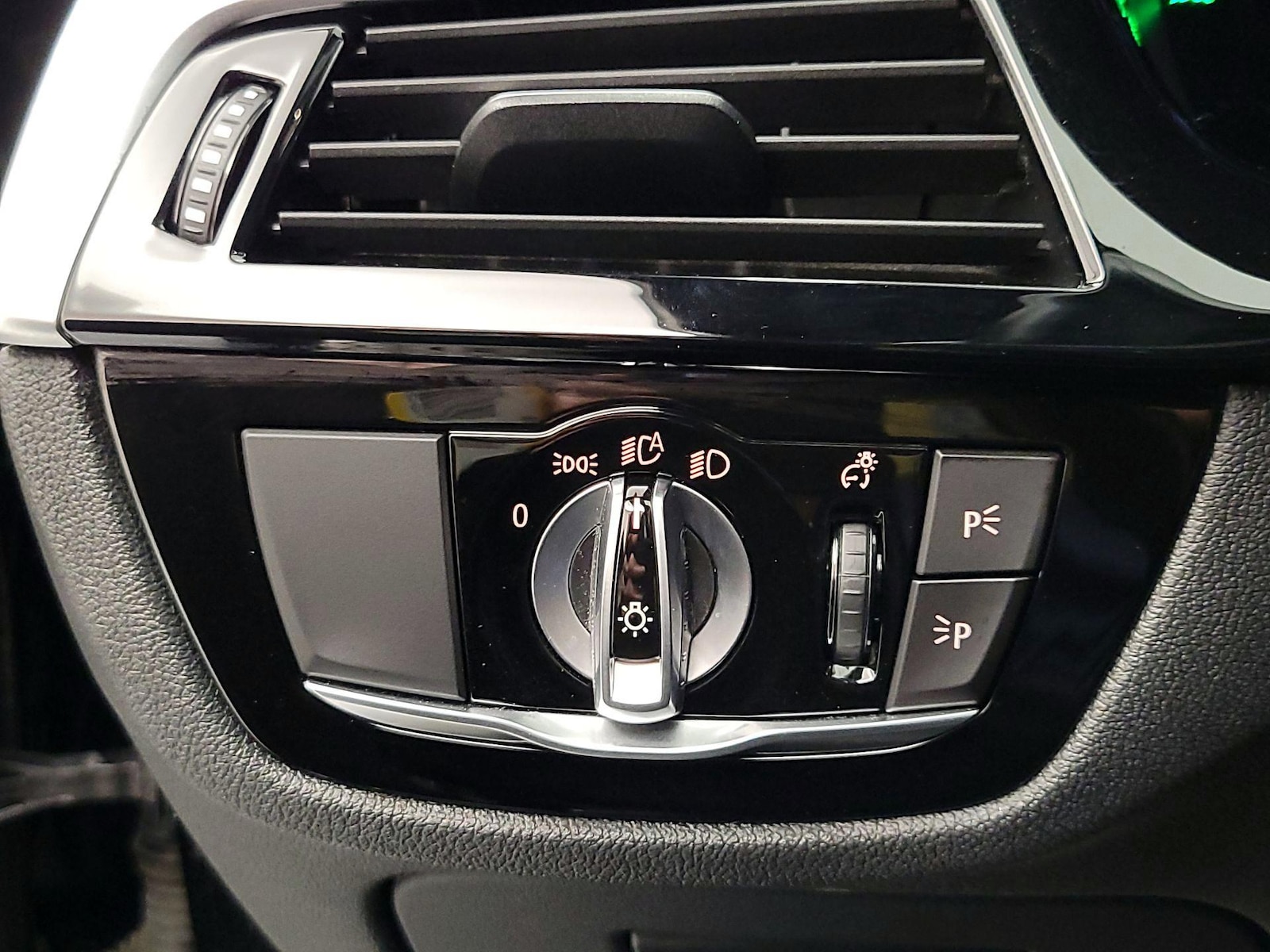 2022 BMW 5 Series 530i - Photo 14