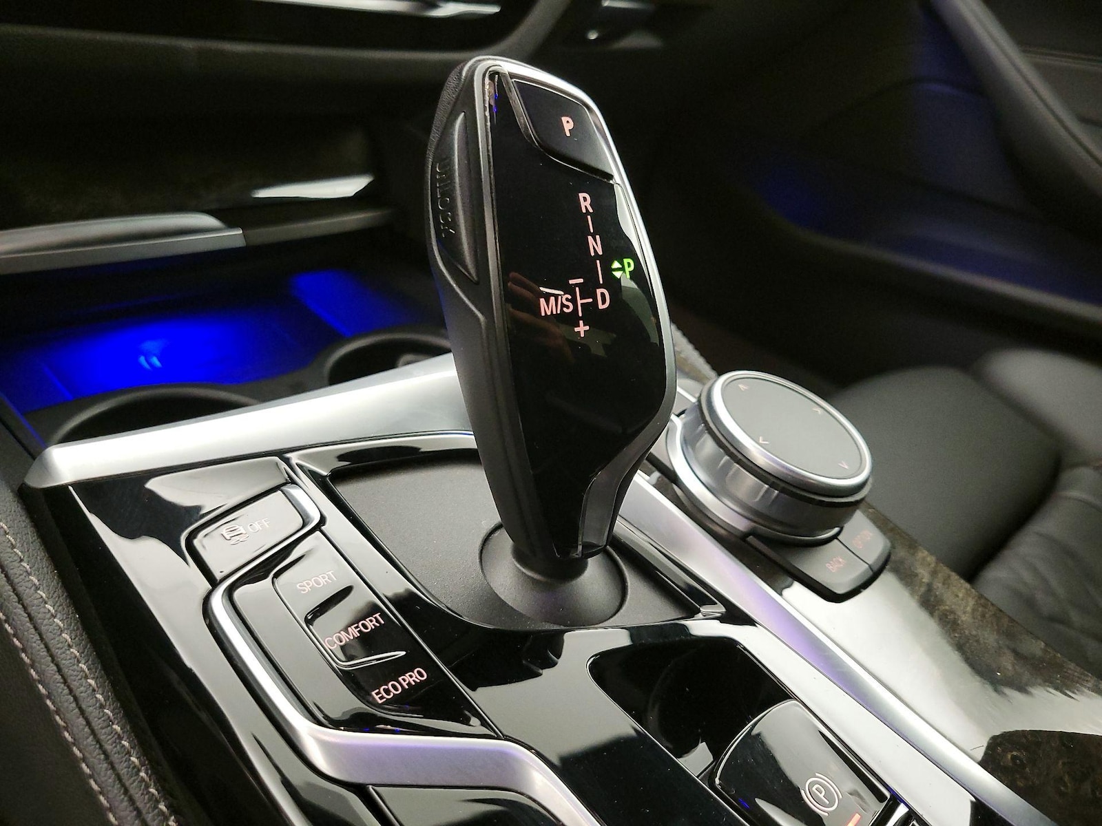 2022 BMW 5 Series 530i - Photo 19