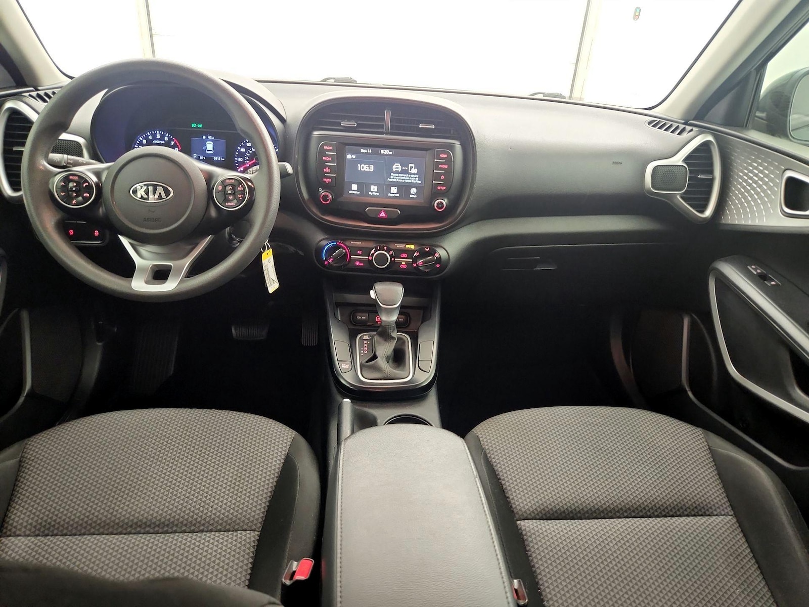 2021 Kia Soul LX - Photo 10