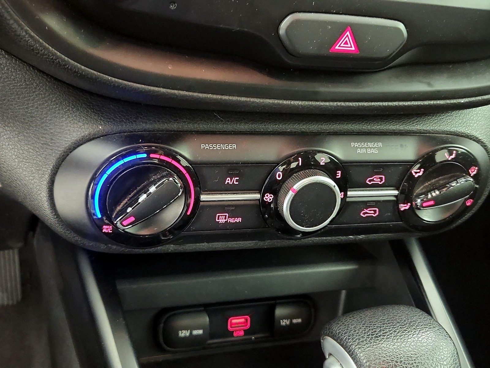 2021 Kia Soul LX - Photo 17
