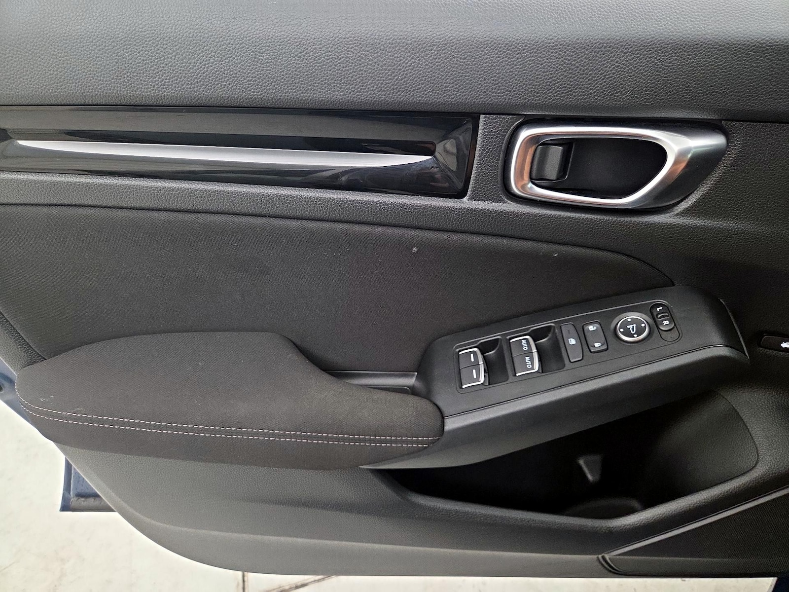 2025 Honda Civic Sport - Photo 13