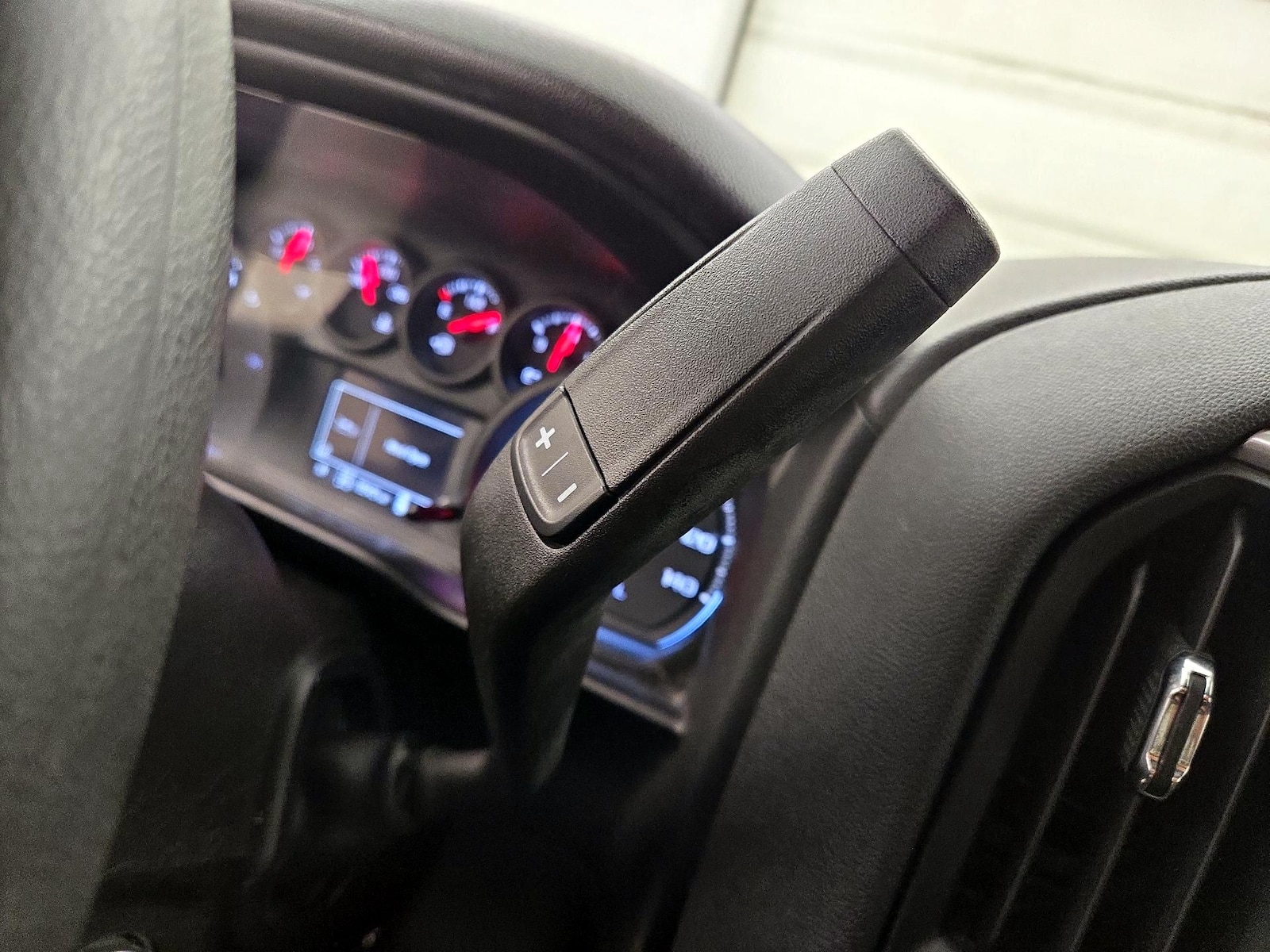 2019 Chevrolet Silverado 1500 Custom - Photo 18