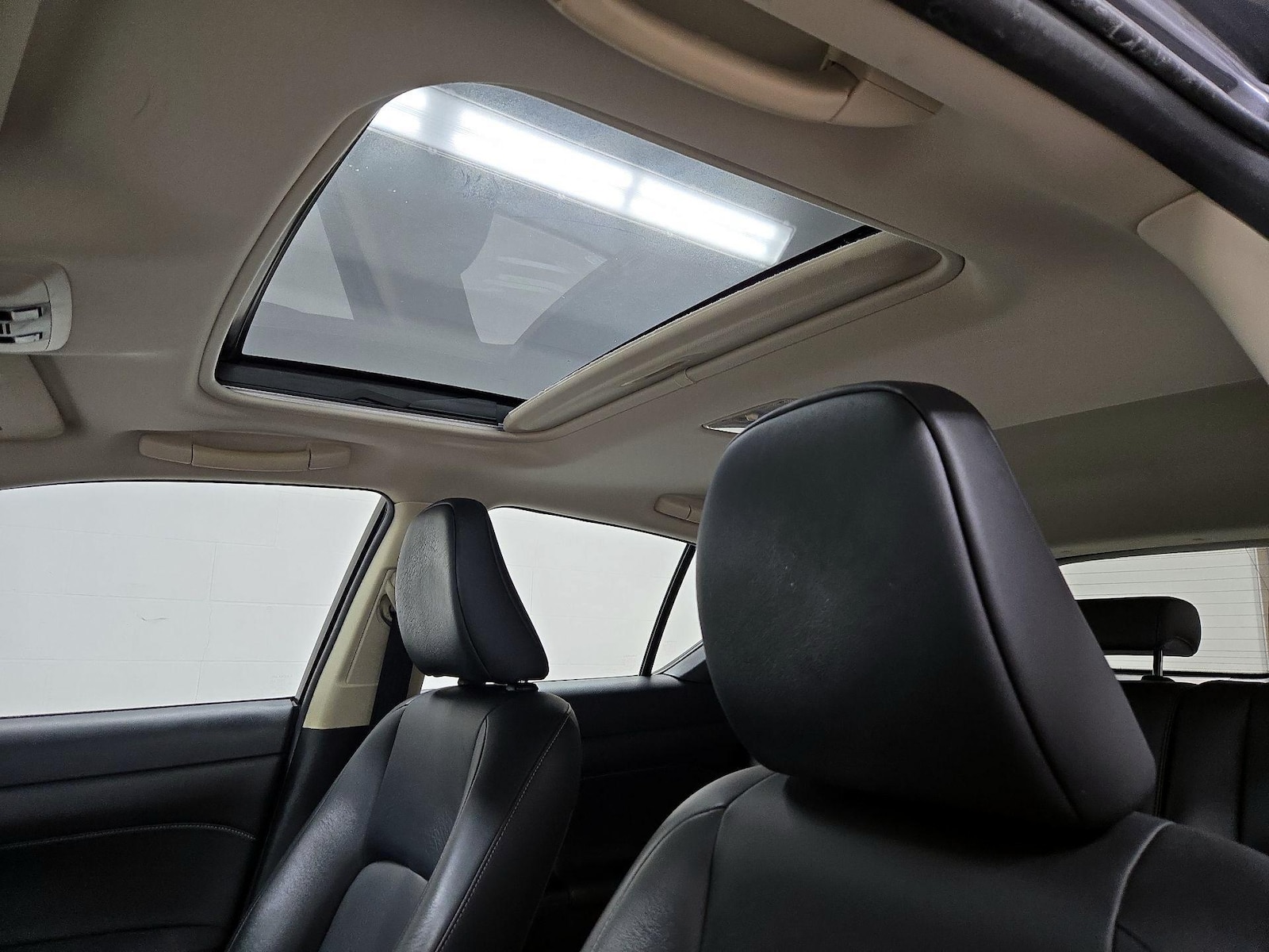 Sunroof(s) & Overhead Airbags