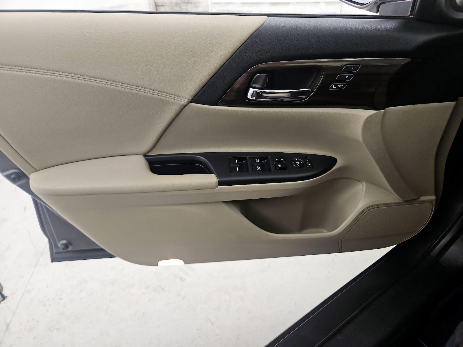 2017 Honda Accord Hybrid EX-L - Photo 13