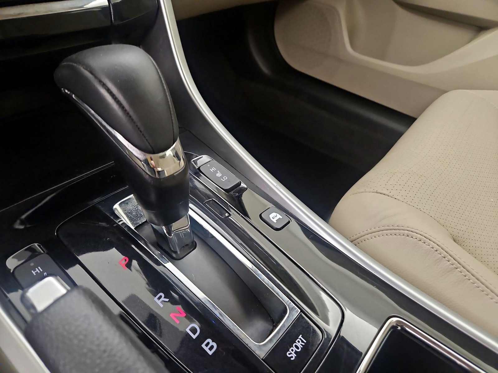 2017 Honda Accord Hybrid EX-L - Photo 18