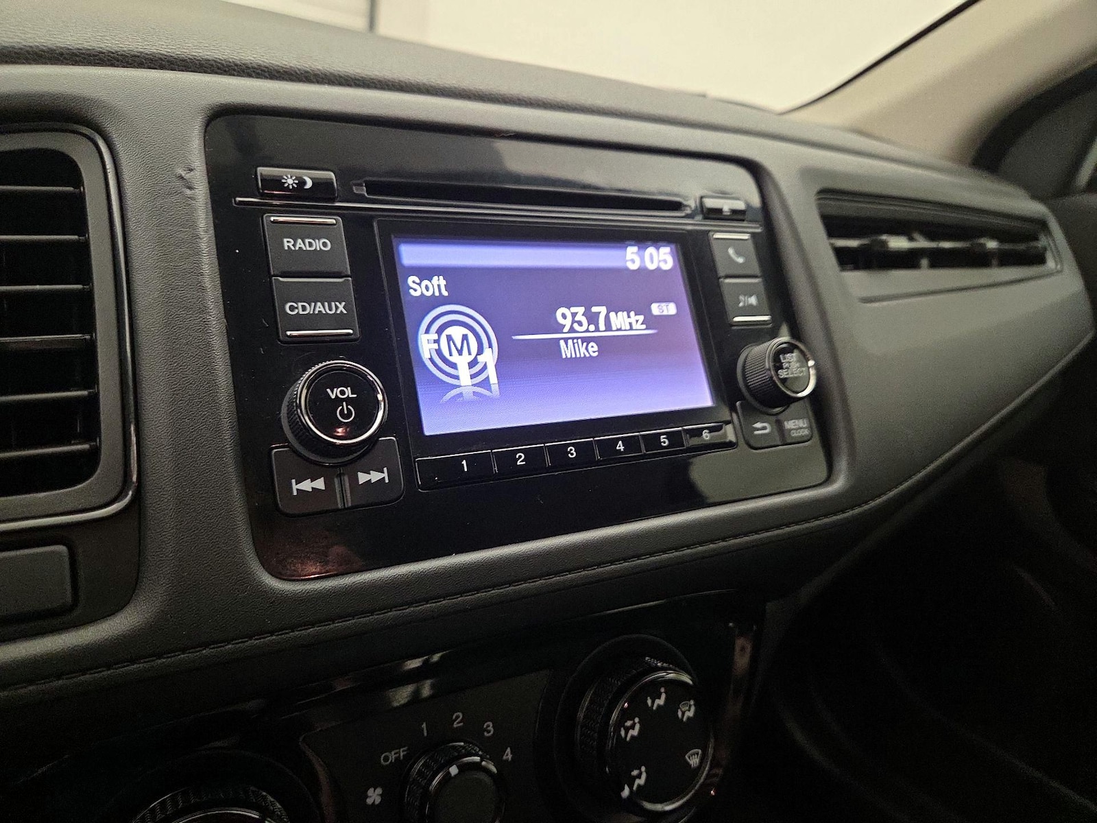 2018 Honda HR-V LX - Photo 16