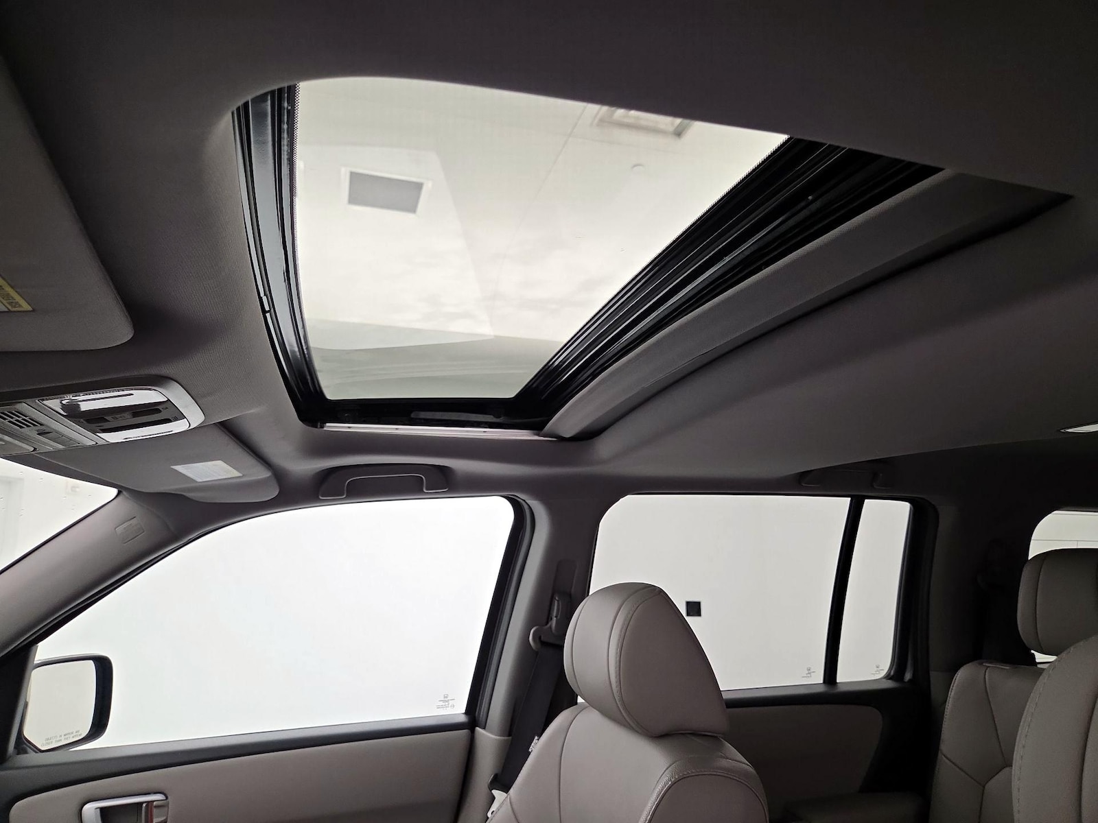 Sunroof(s) & Overhead Airbags
