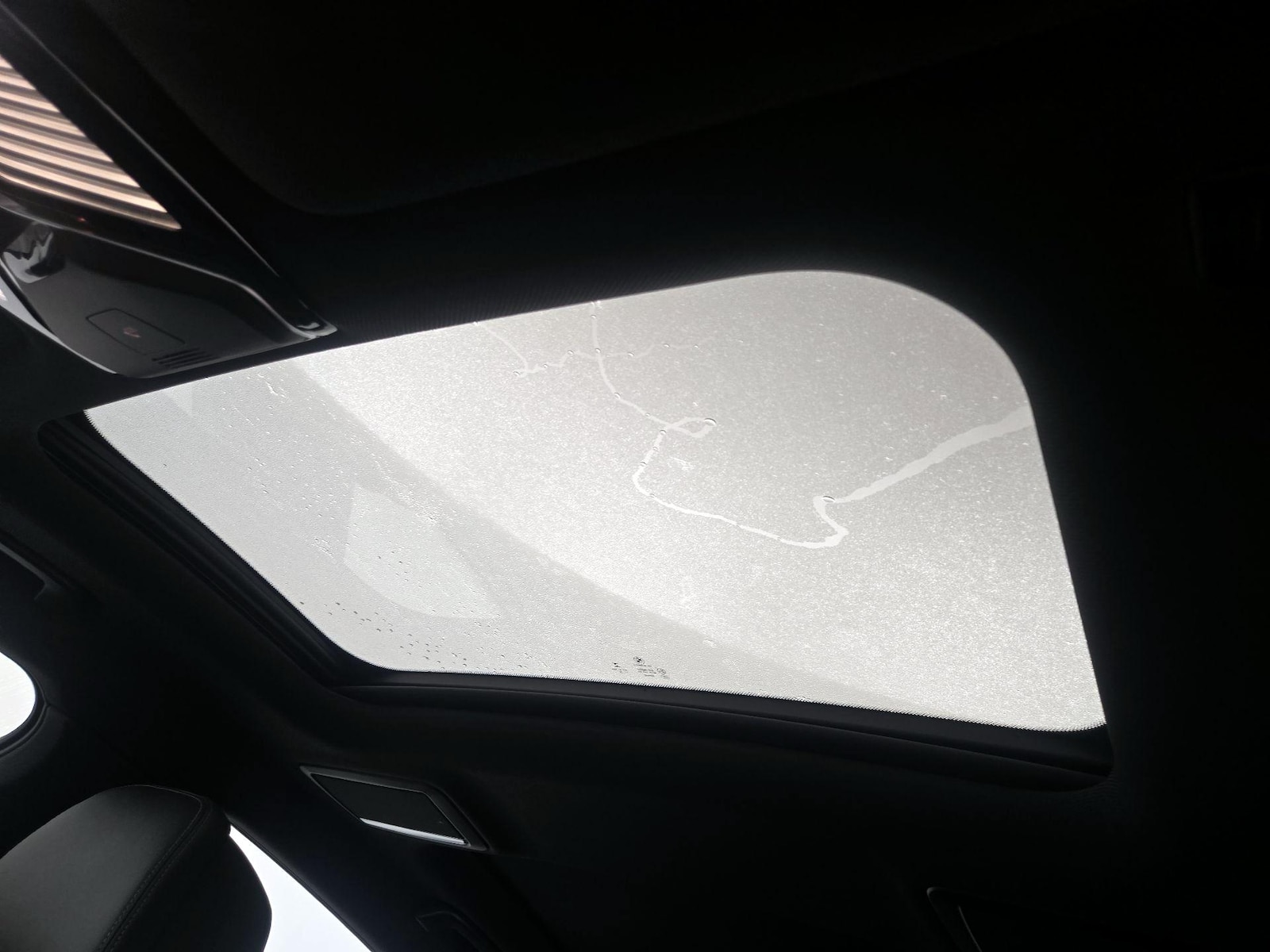 Panoramic Sunroof & Skylight(s)