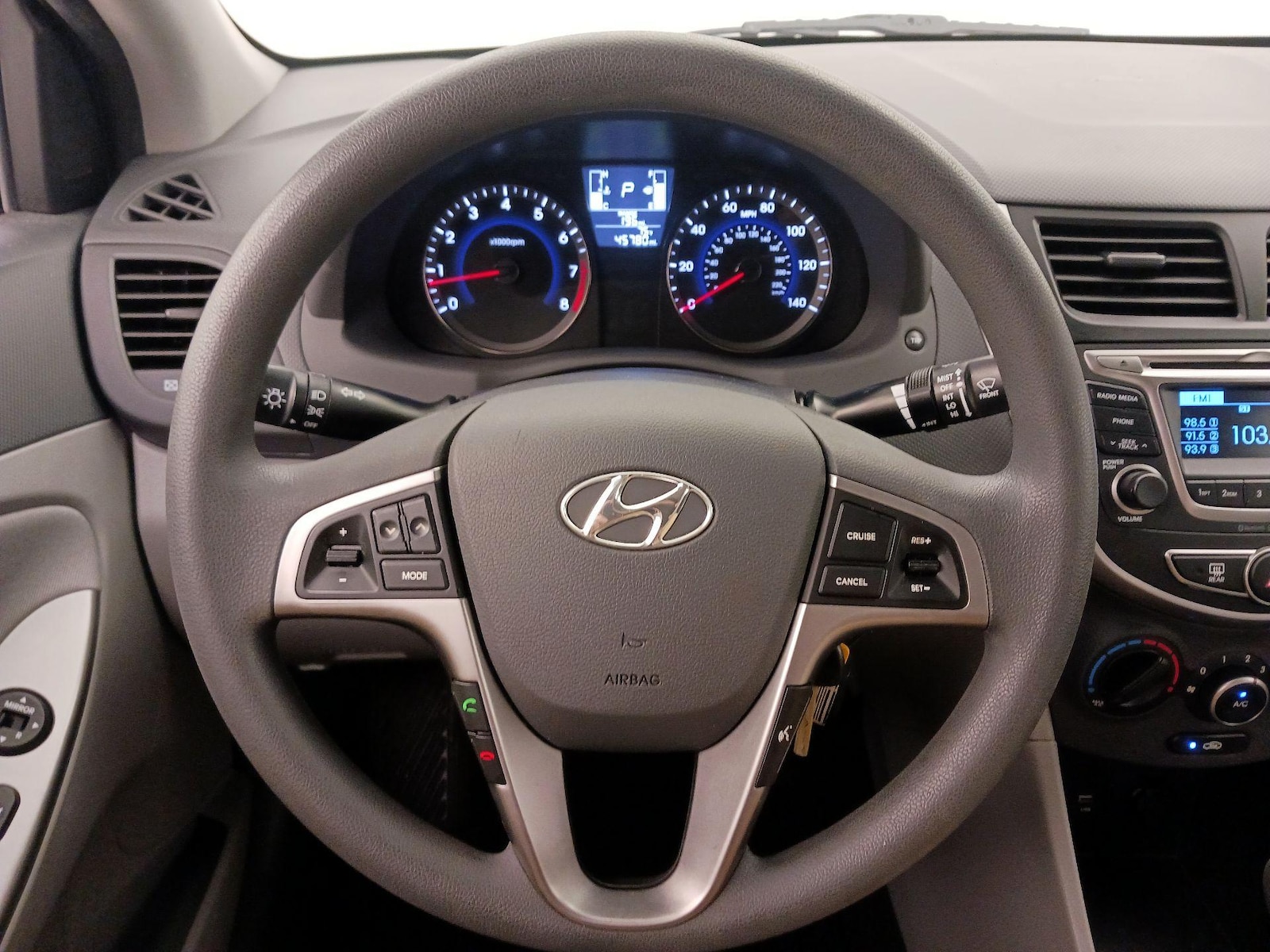 2016 Hyundai Accent SE - Photo 11