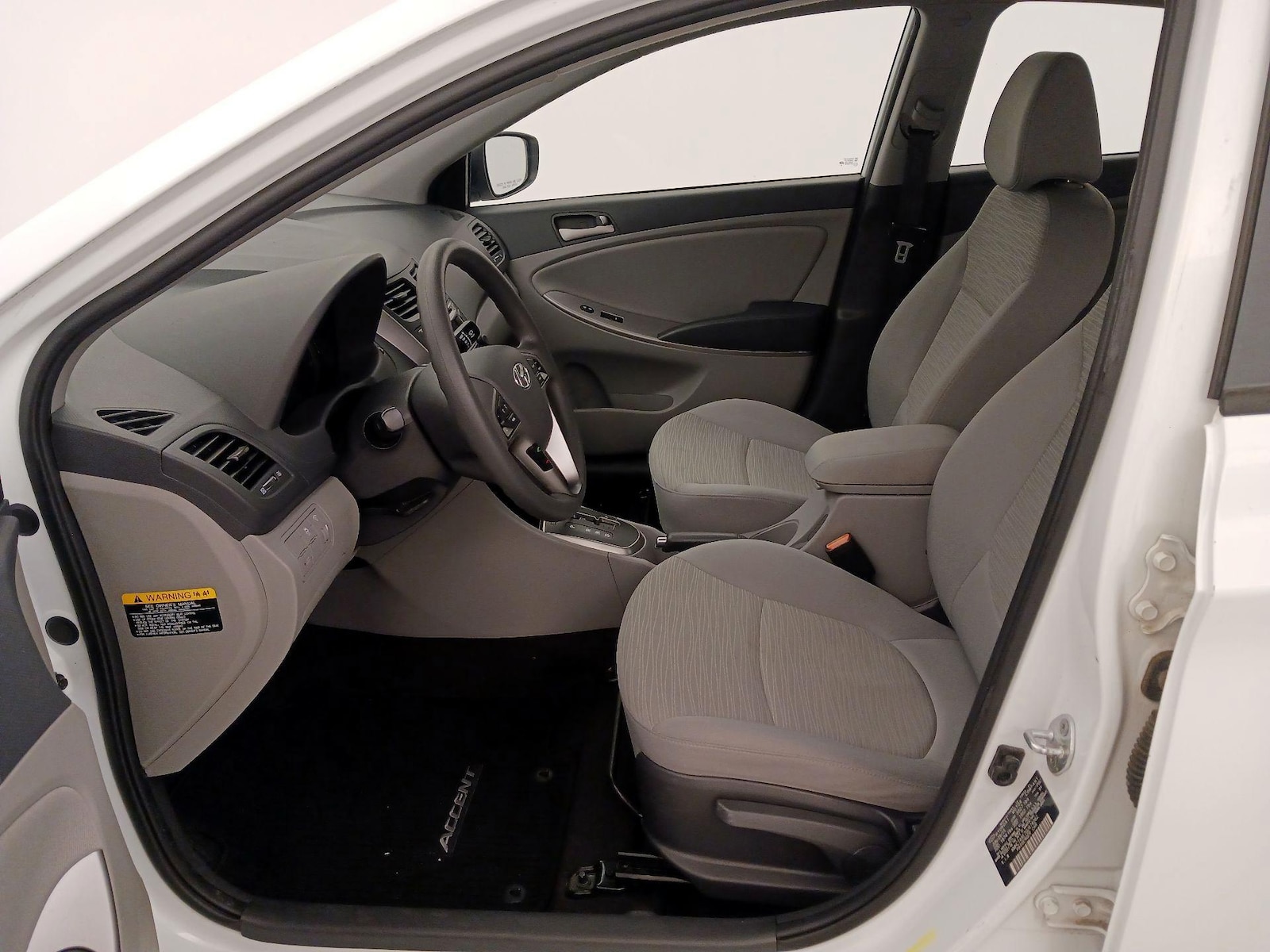 2016 Hyundai Accent SE - Photo 12
