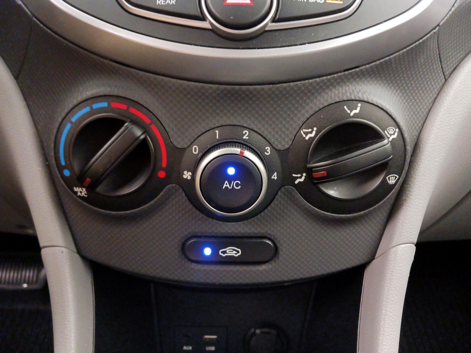 2016 Hyundai Accent SE - Photo 16