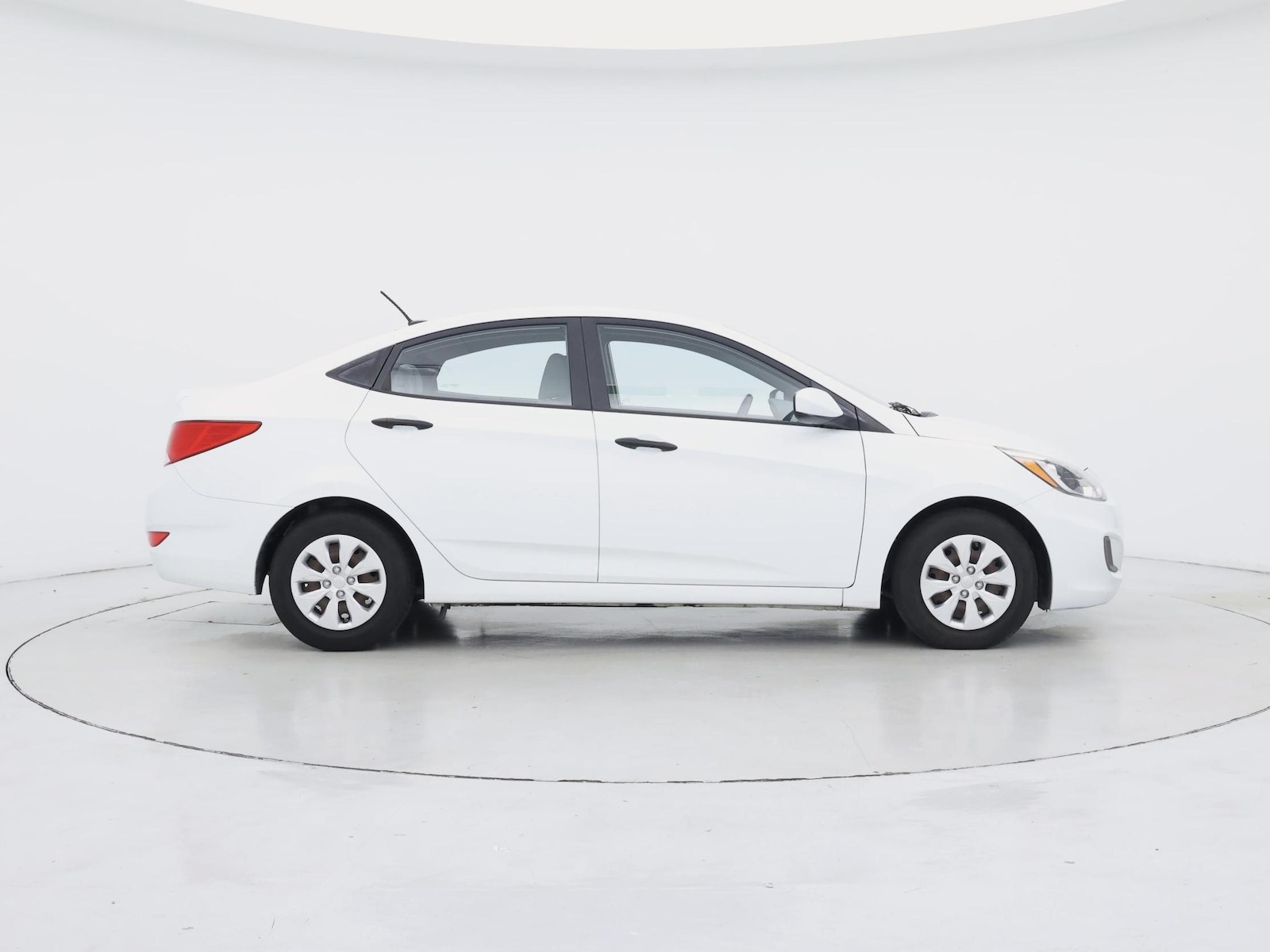 2016 Hyundai Accent SE - Photo 8