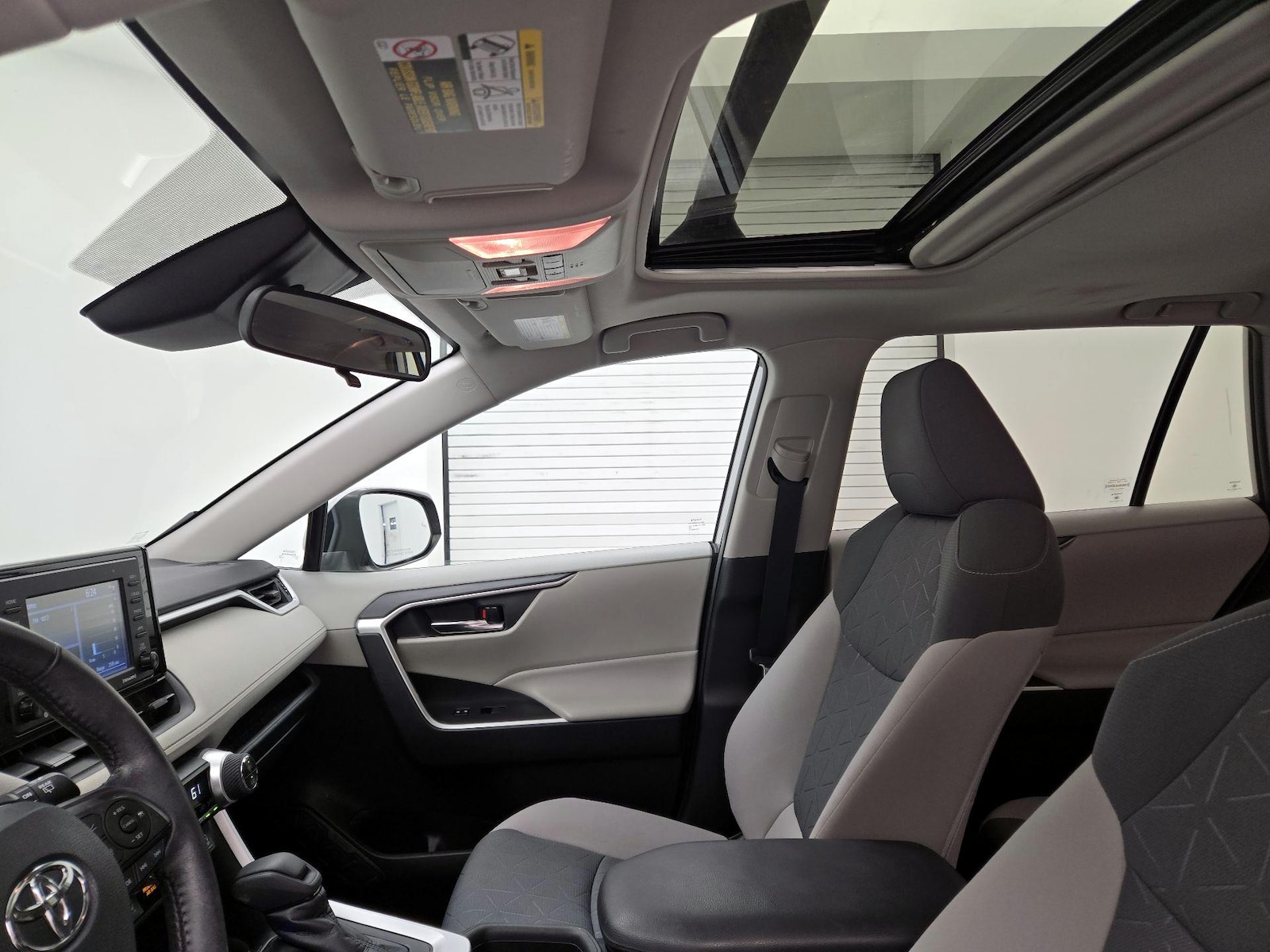 Sunroof(s) & Overhead Airbags