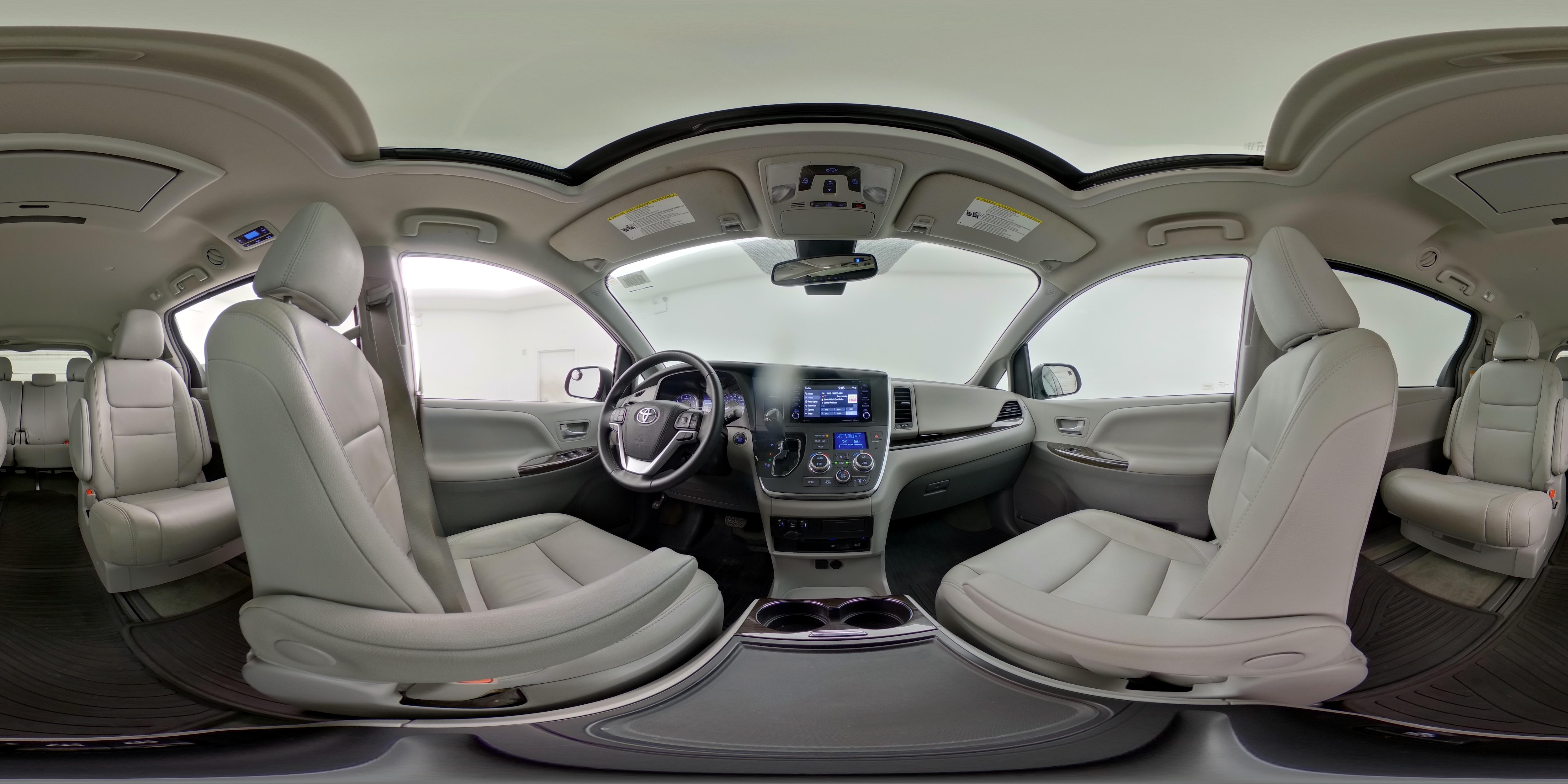 2018 Toyota Sienna XLE Premium - Photo 26