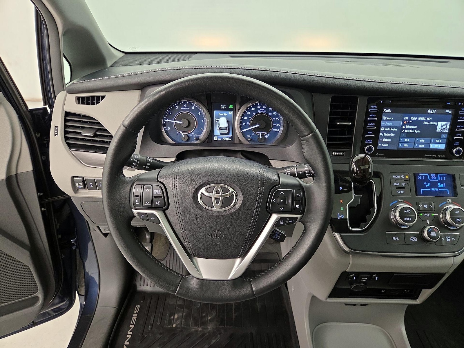 2018 Toyota Sienna XLE Premium - Photo 11