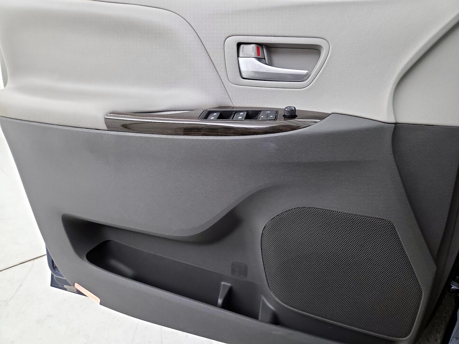 2018 Toyota Sienna XLE Premium - Photo 13