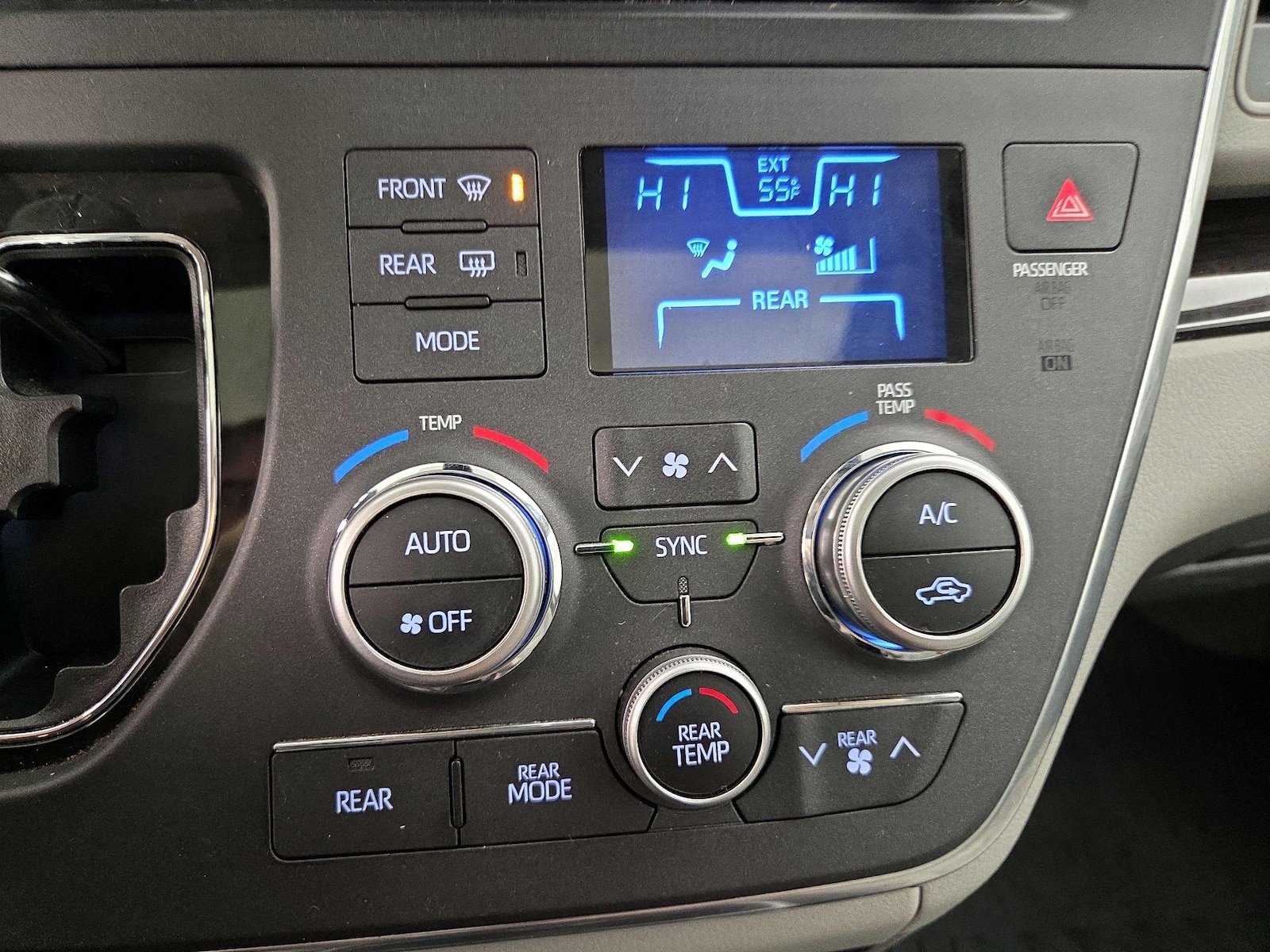 2018 Toyota Sienna XLE Premium - Photo 17
