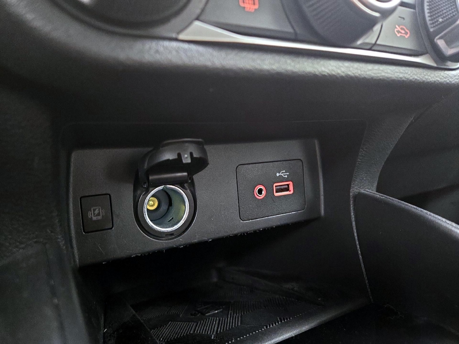 2024 Nissan Versa Sedan SV - Photo 18