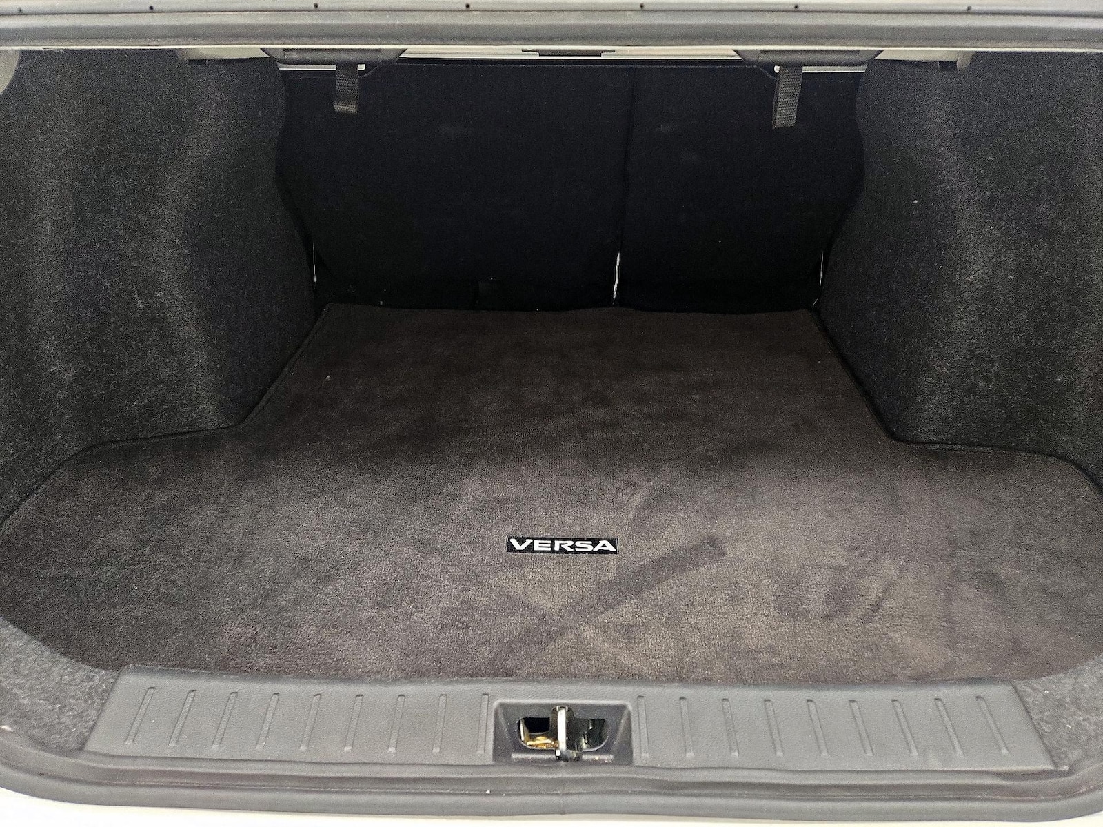 2024 Nissan Versa Sedan SV - Photo 20