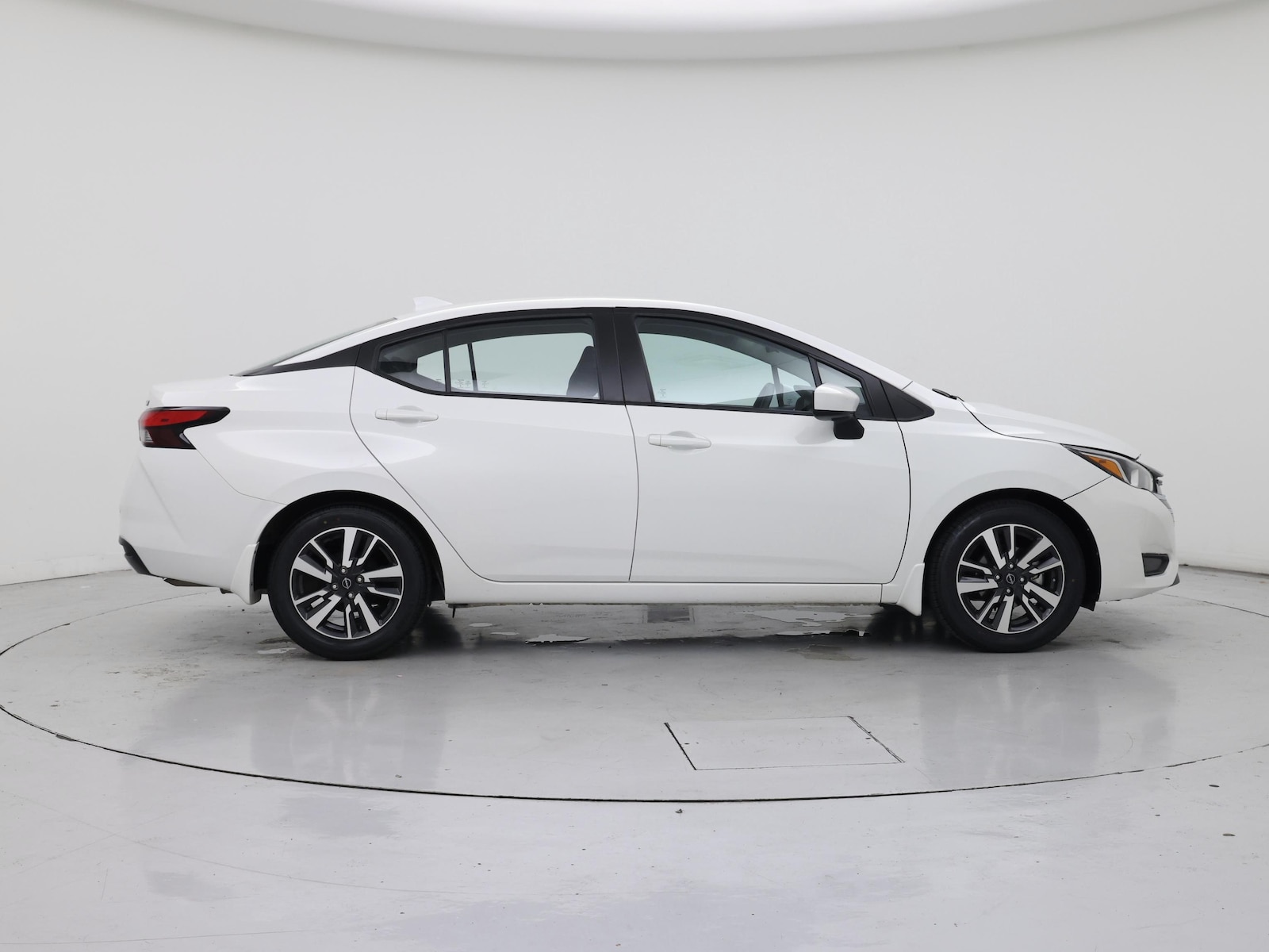2024 Nissan Versa Sedan SV - Photo 8