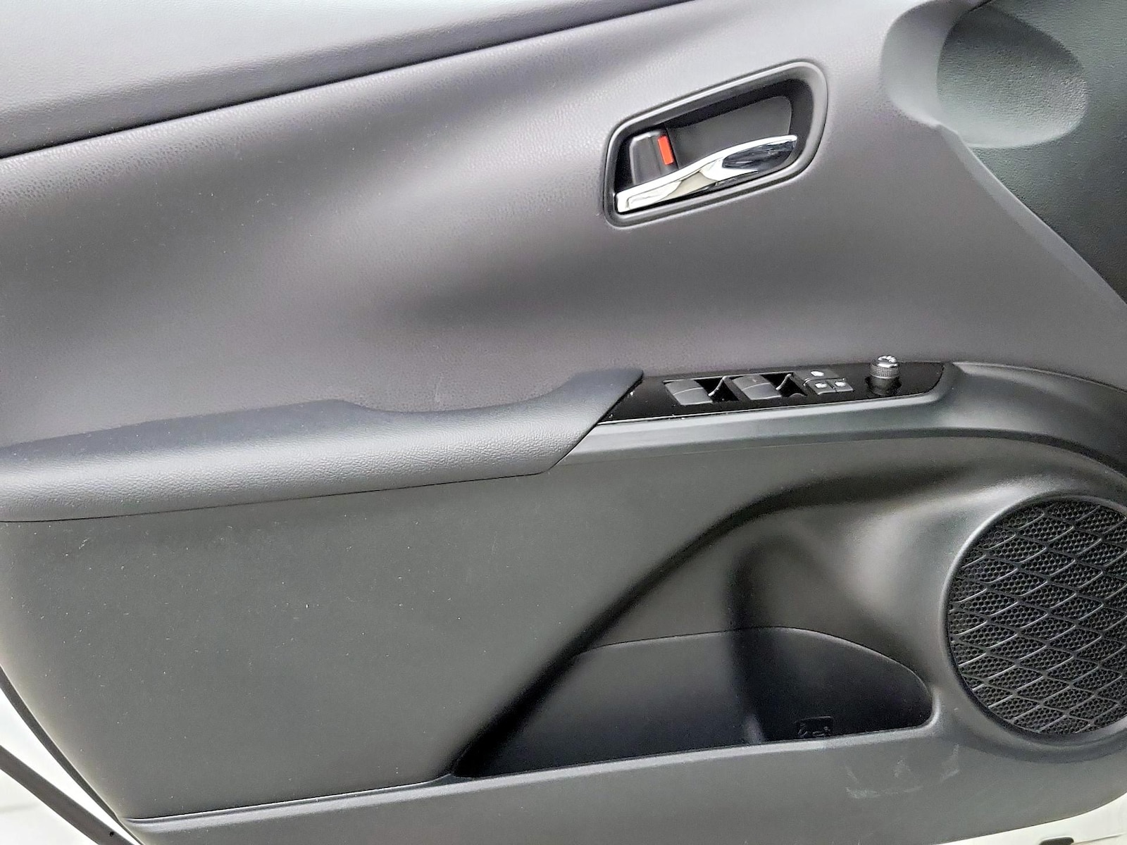 2021 Toyota Prius Prime LE - Photo 11