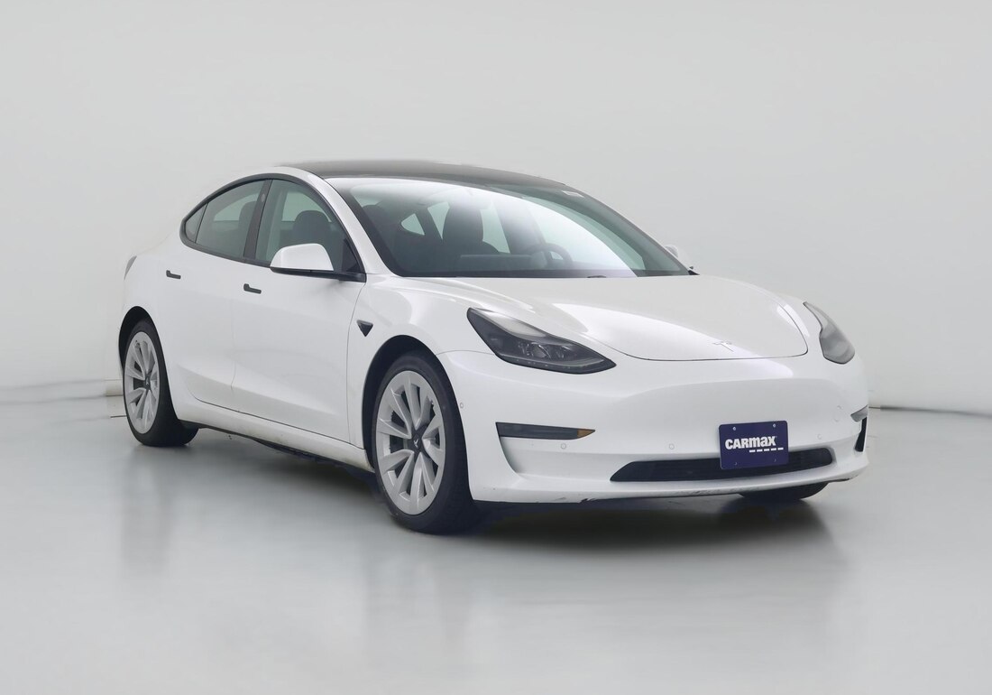 2021 Tesla Model 3 Standard Range Plus in White — CarMax photo