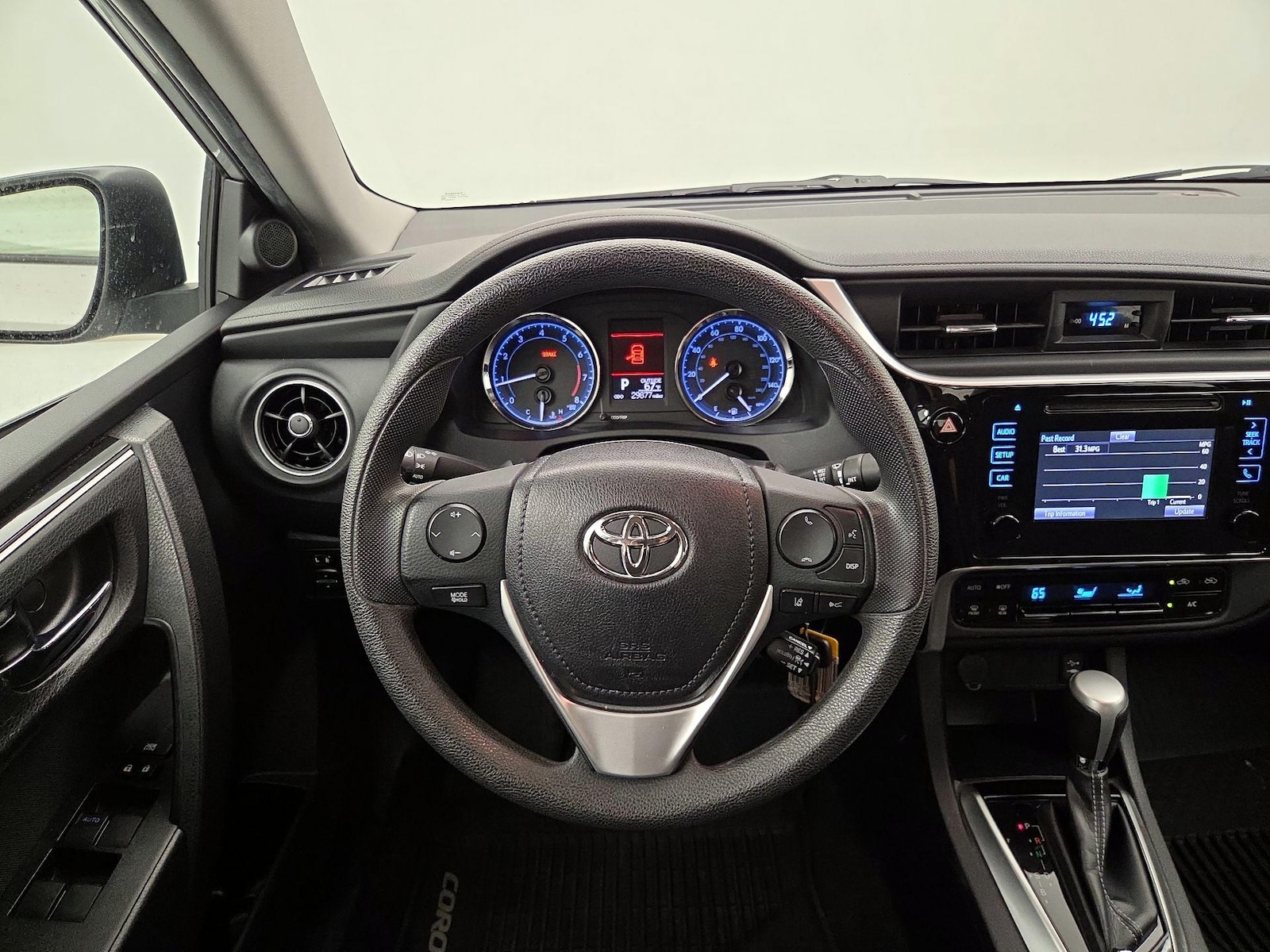 2019 Toyota Corolla LE - Photo 11