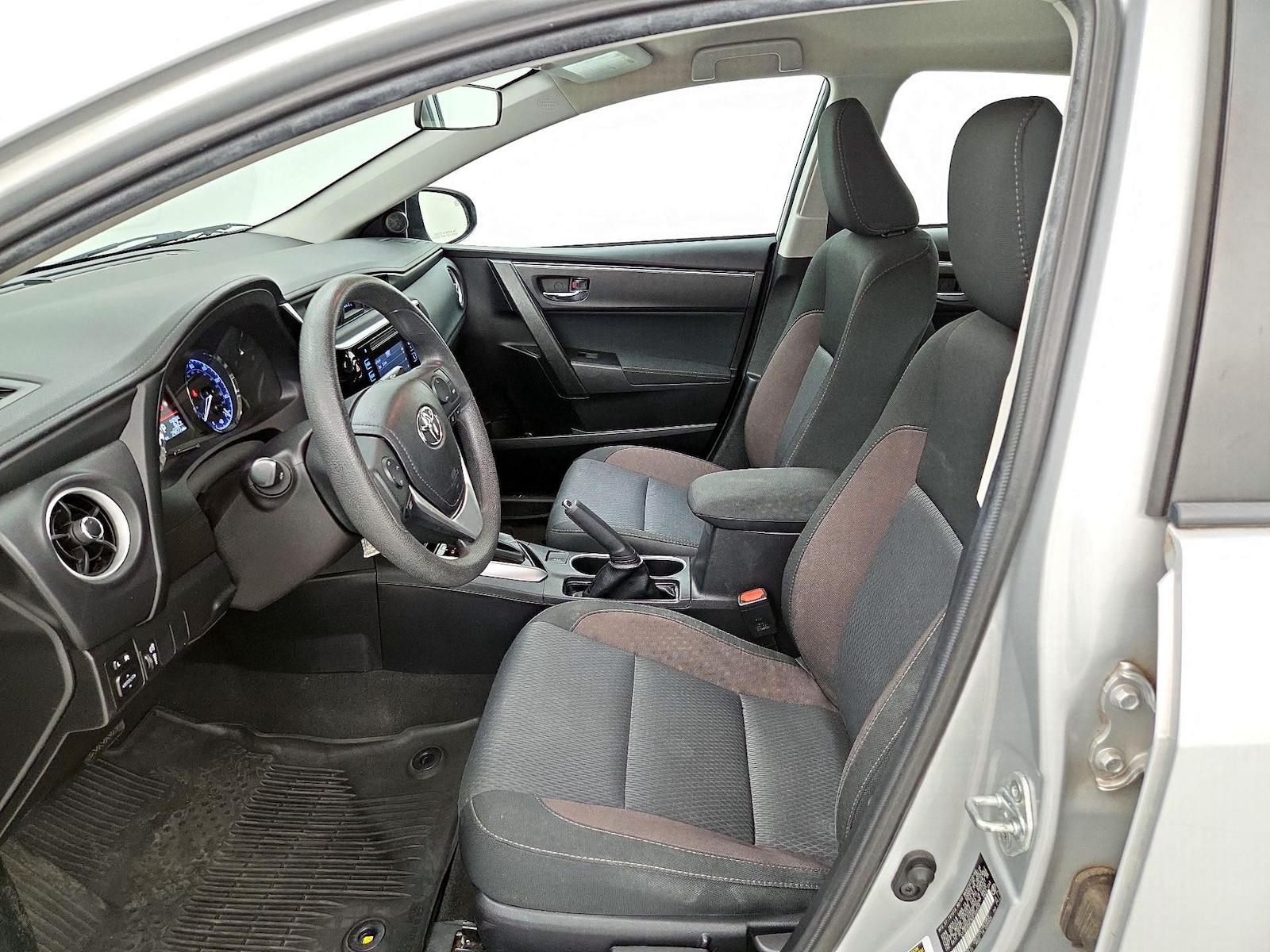2019 Toyota Corolla LE - Photo 12