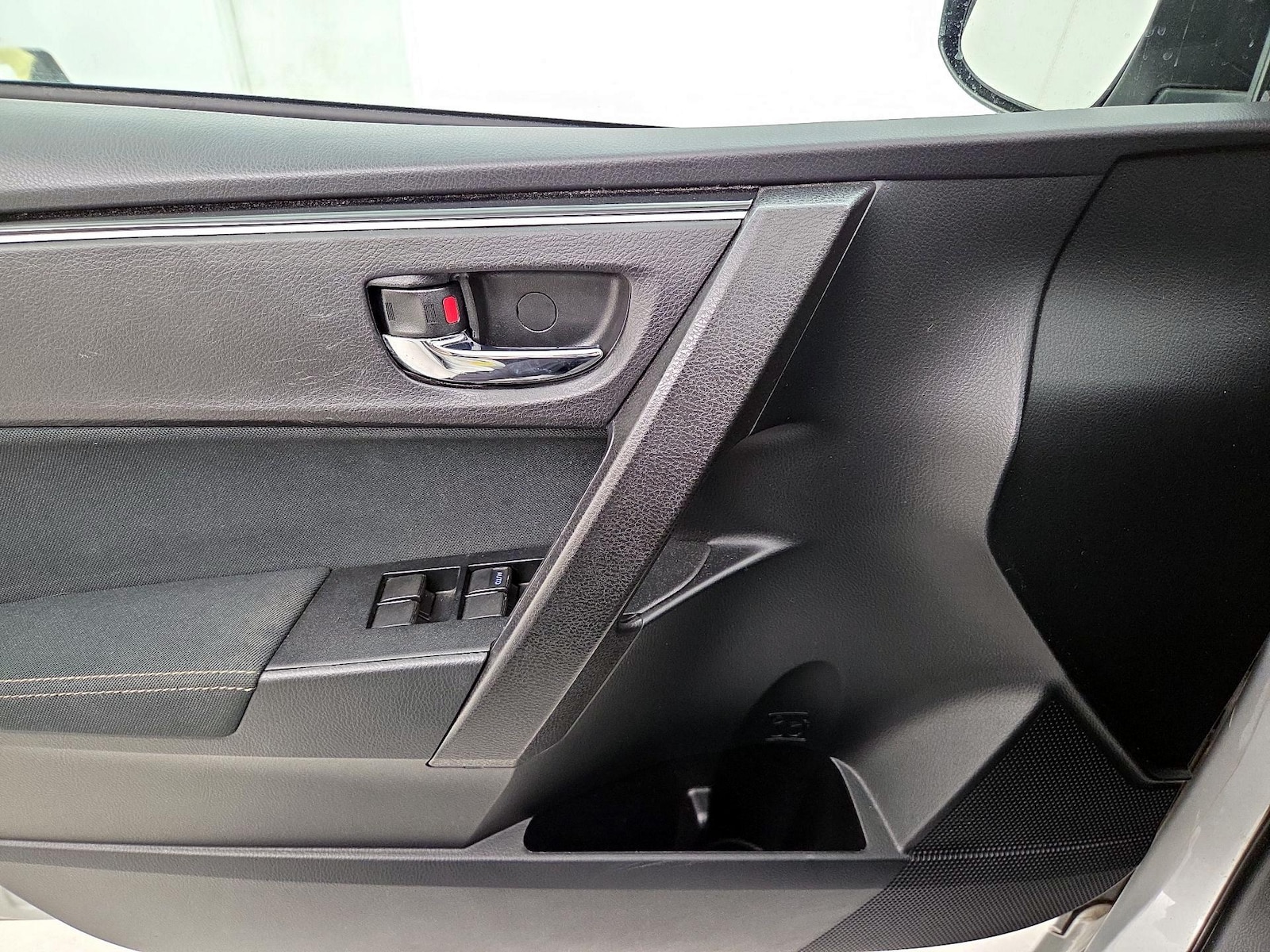 2019 Toyota Corolla LE - Photo 13