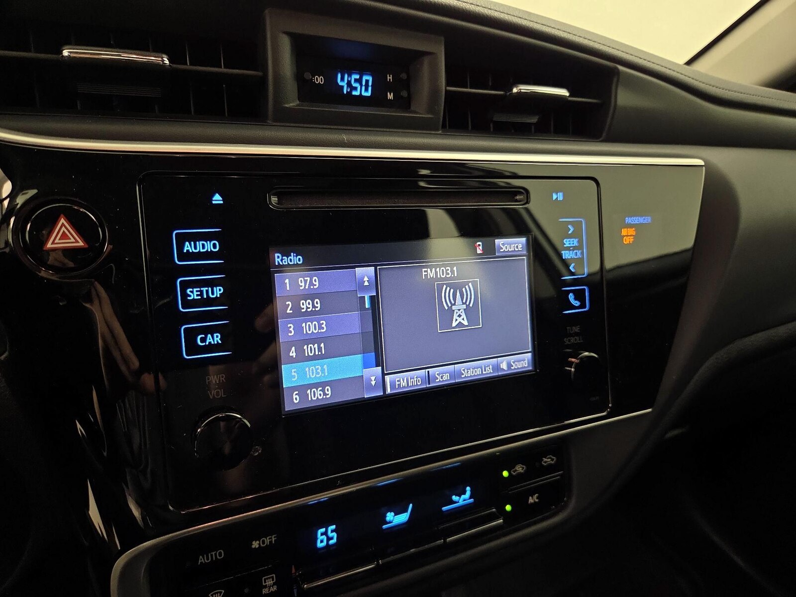 2019 Toyota Corolla LE - Photo 16