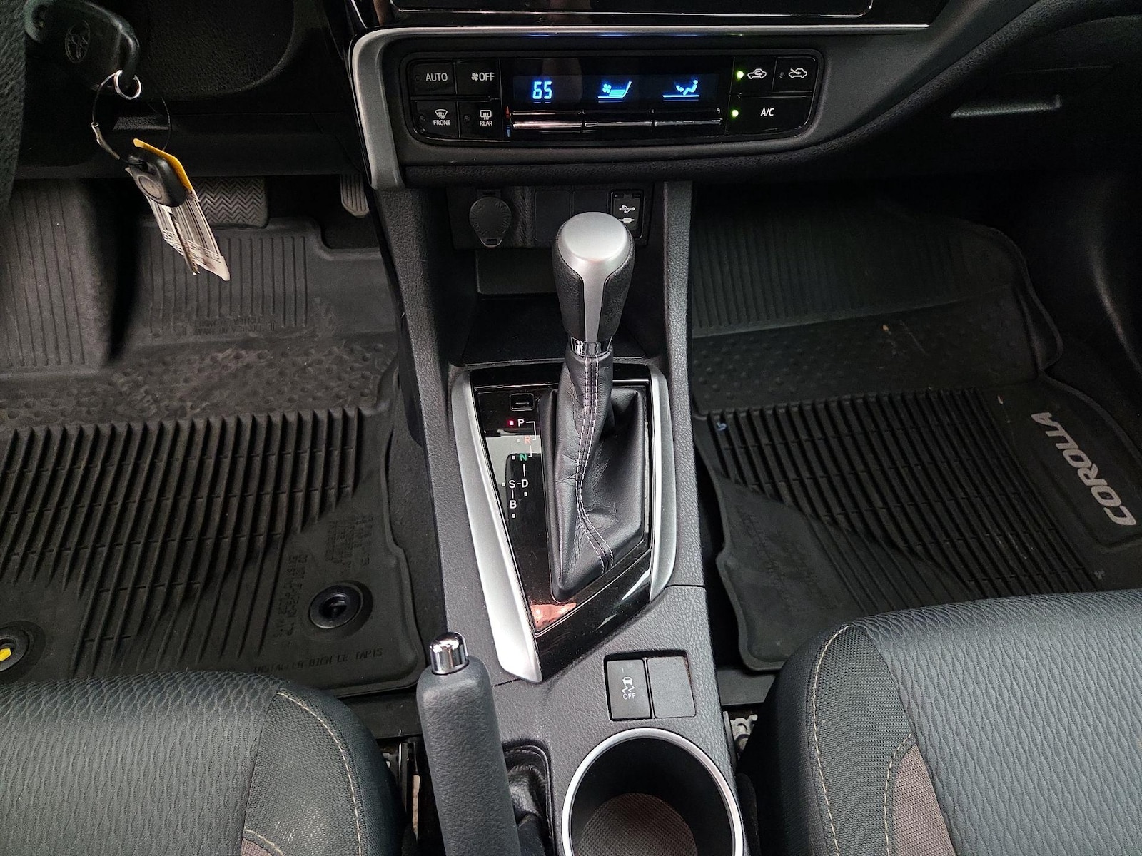 2019 Toyota Corolla LE - Photo 18