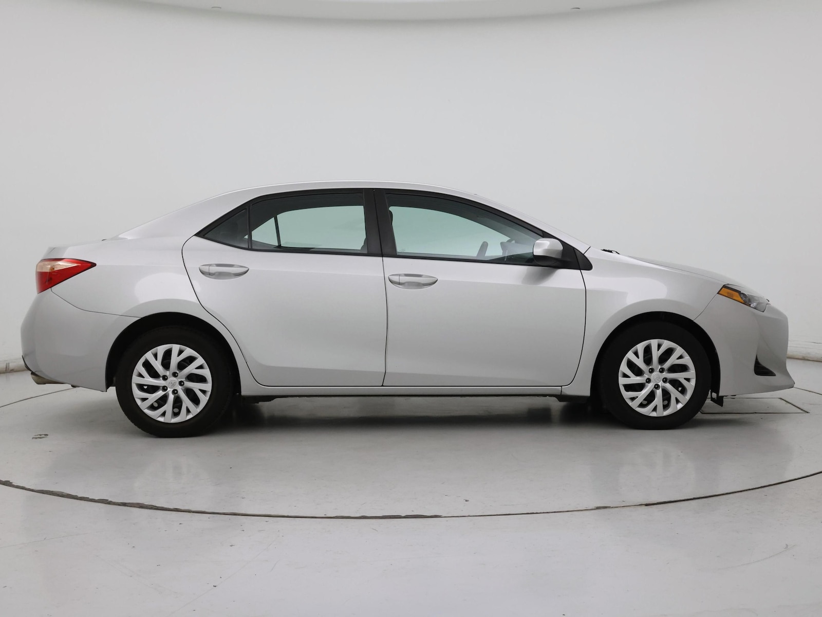 2019 Toyota Corolla LE - Photo 8