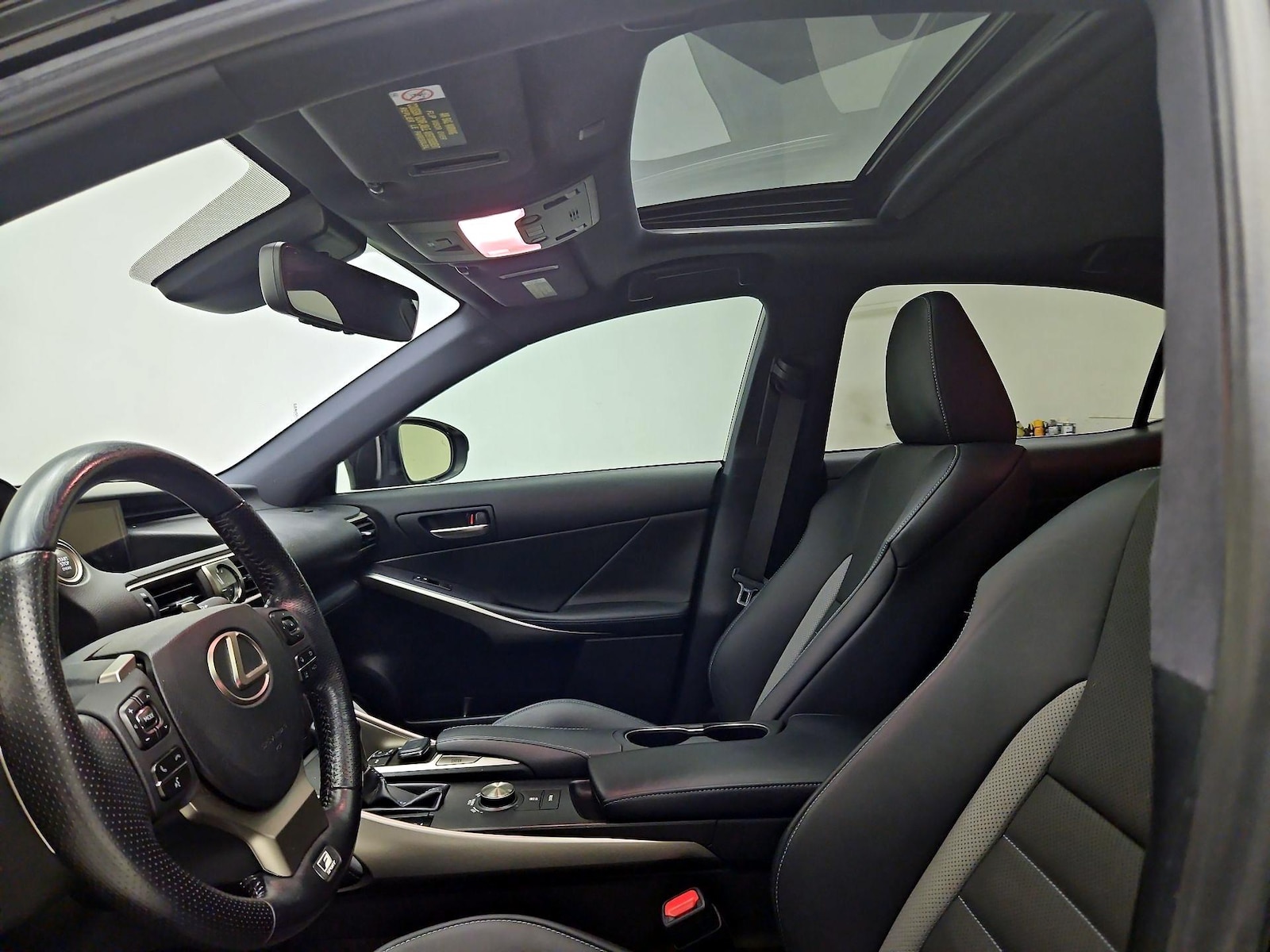 Sunroof(s) & Overhead Airbags