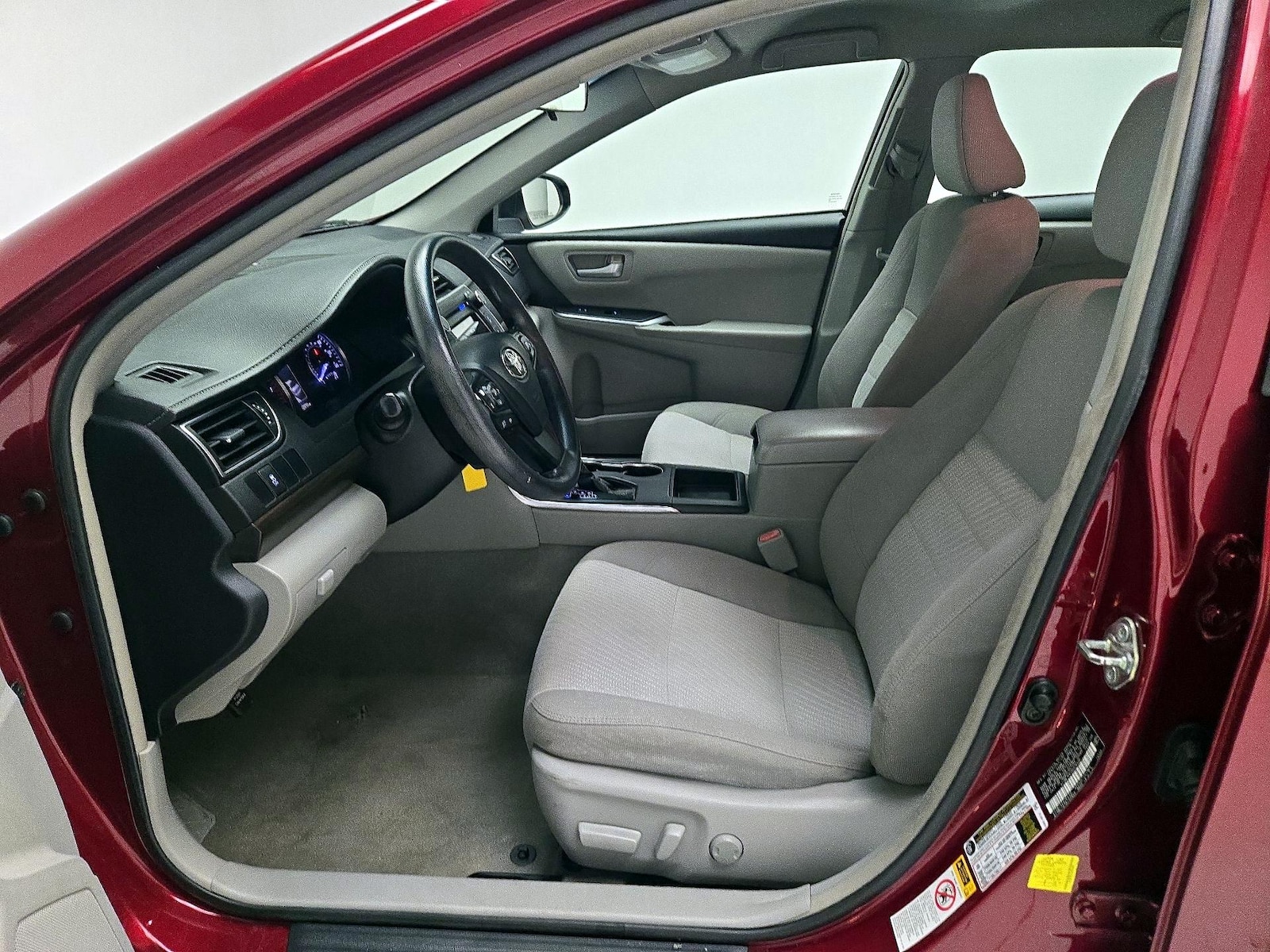 2016 Toyota Camry LE - Photo 12