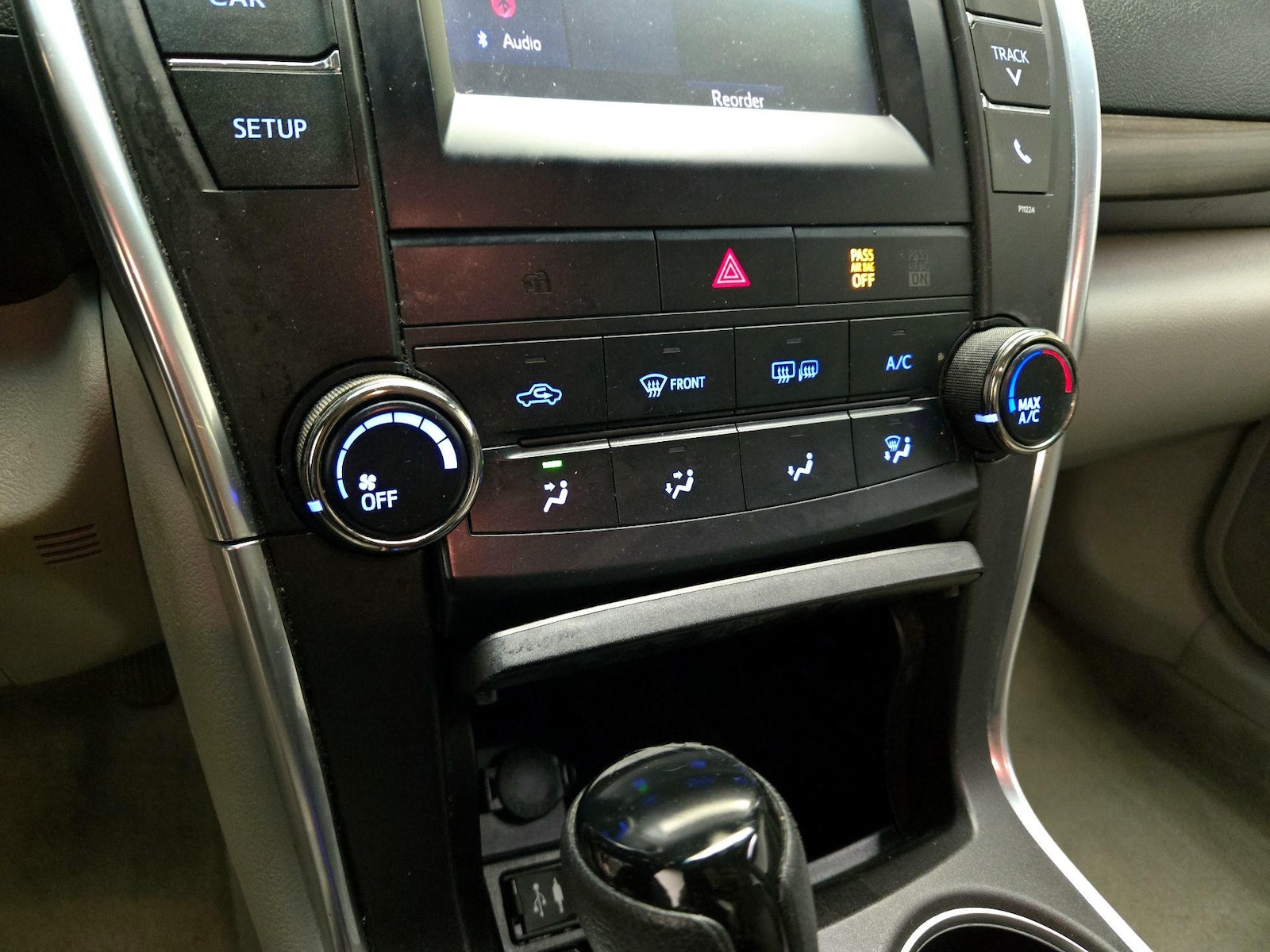 2016 Toyota Camry LE - Photo 17