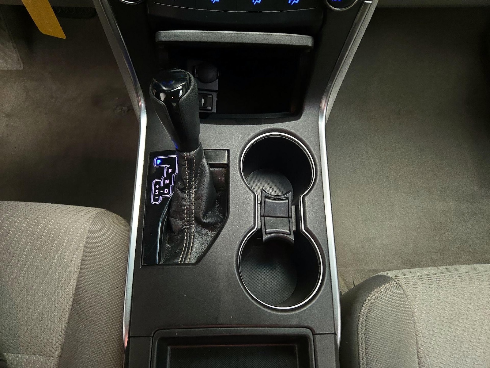 2016 Toyota Camry LE - Photo 18