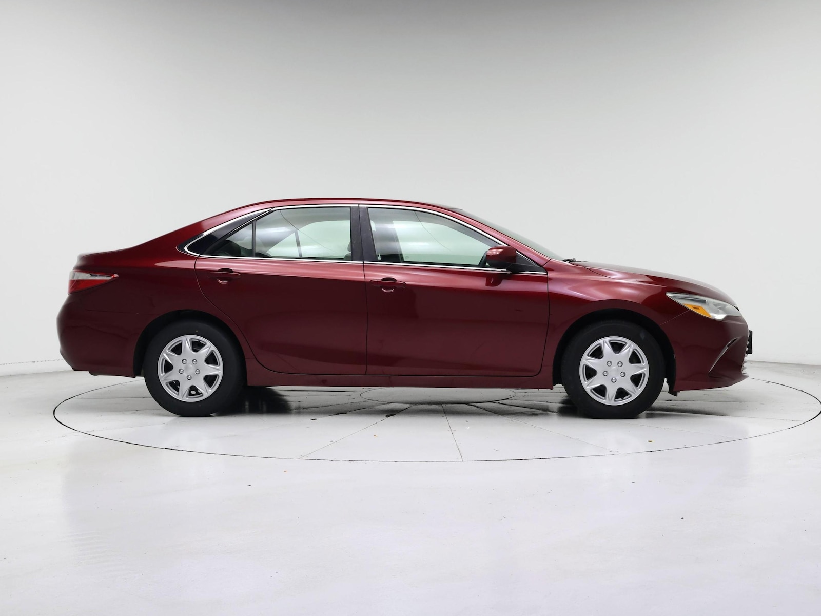 2016 Toyota Camry LE - Photo 8