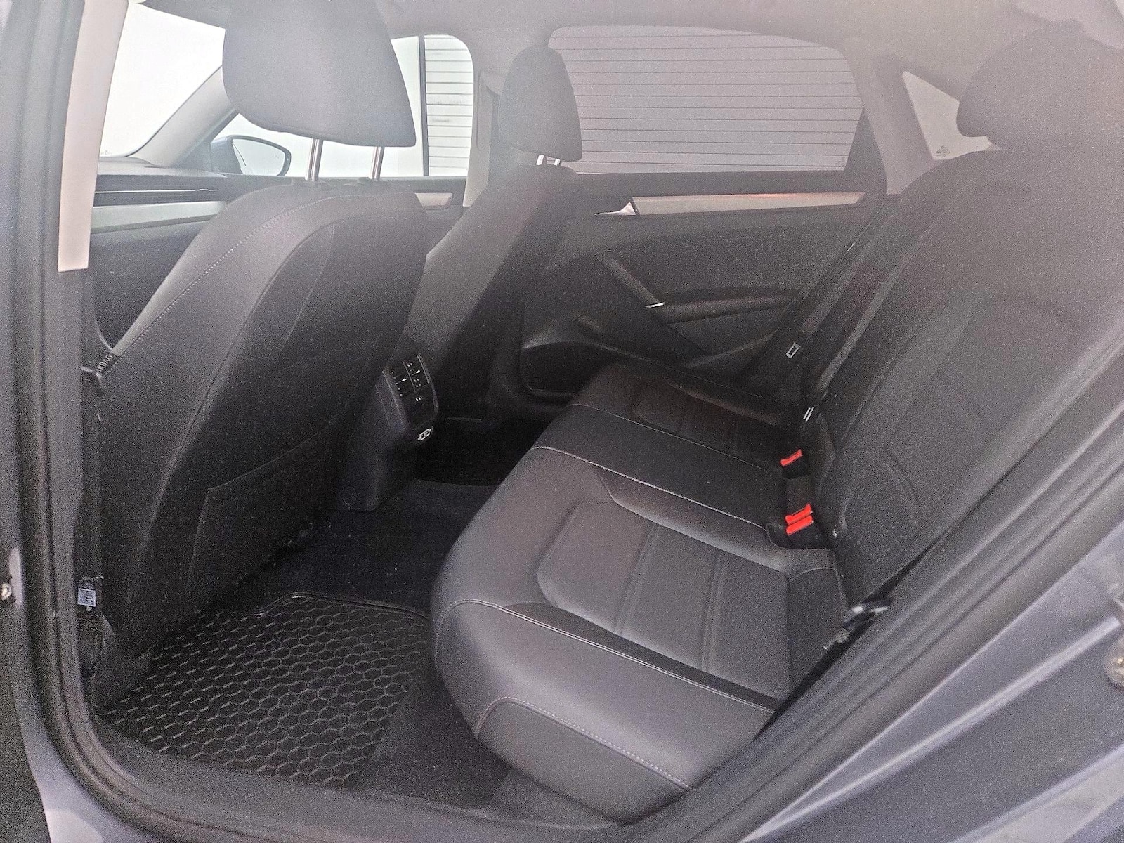 2022 Volkswagen Passat SE - Photo 21