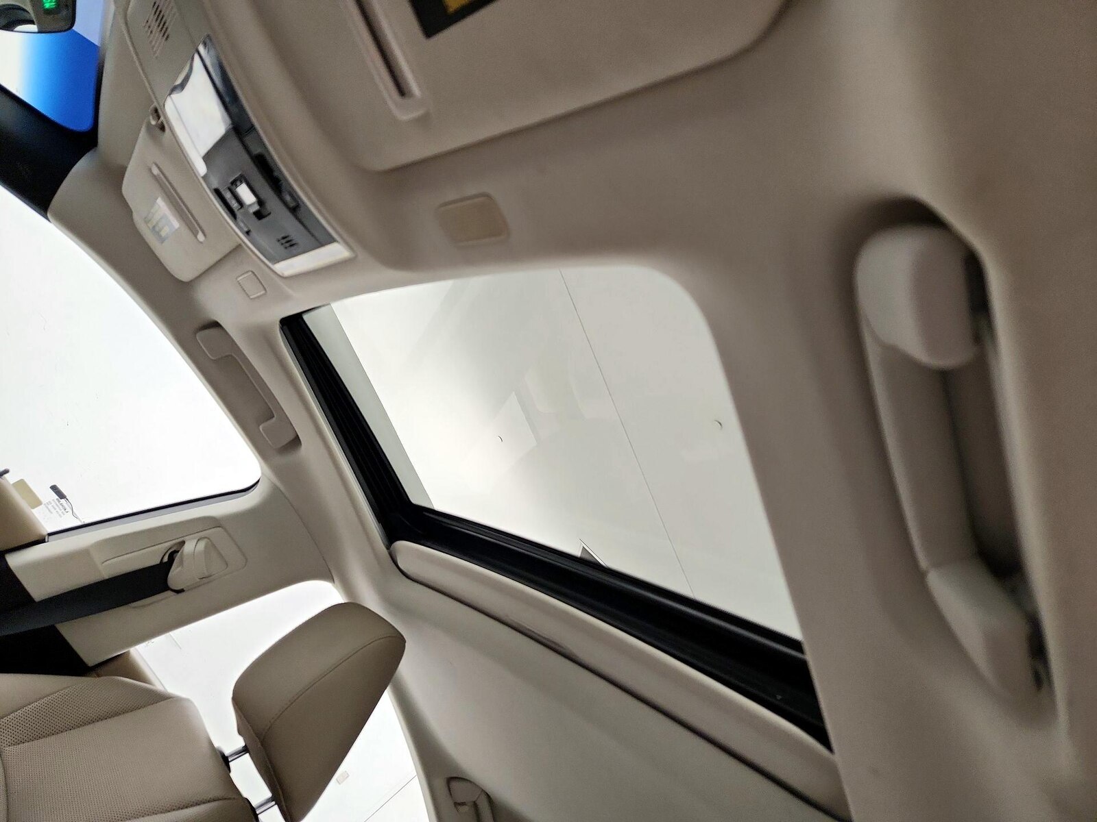 Sunroof(s) & Overhead Airbags