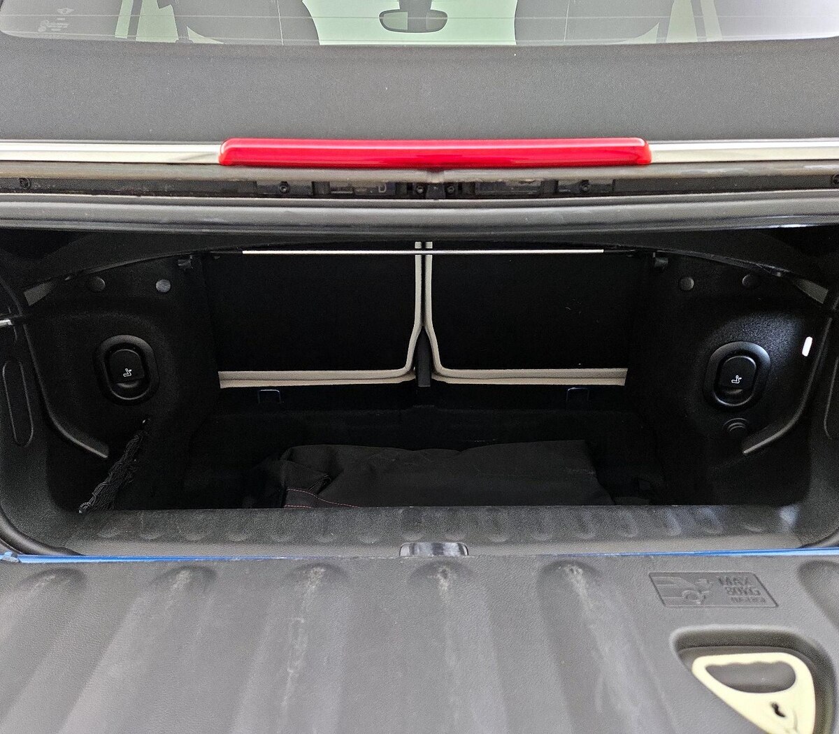 Trunk/Cargo (Seats Up)
