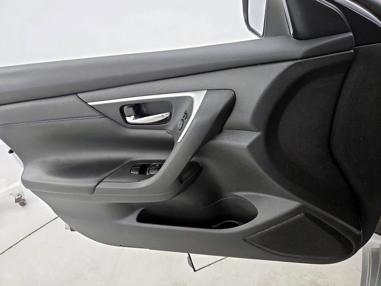 2017 Nissan Altima SR - Photo 13