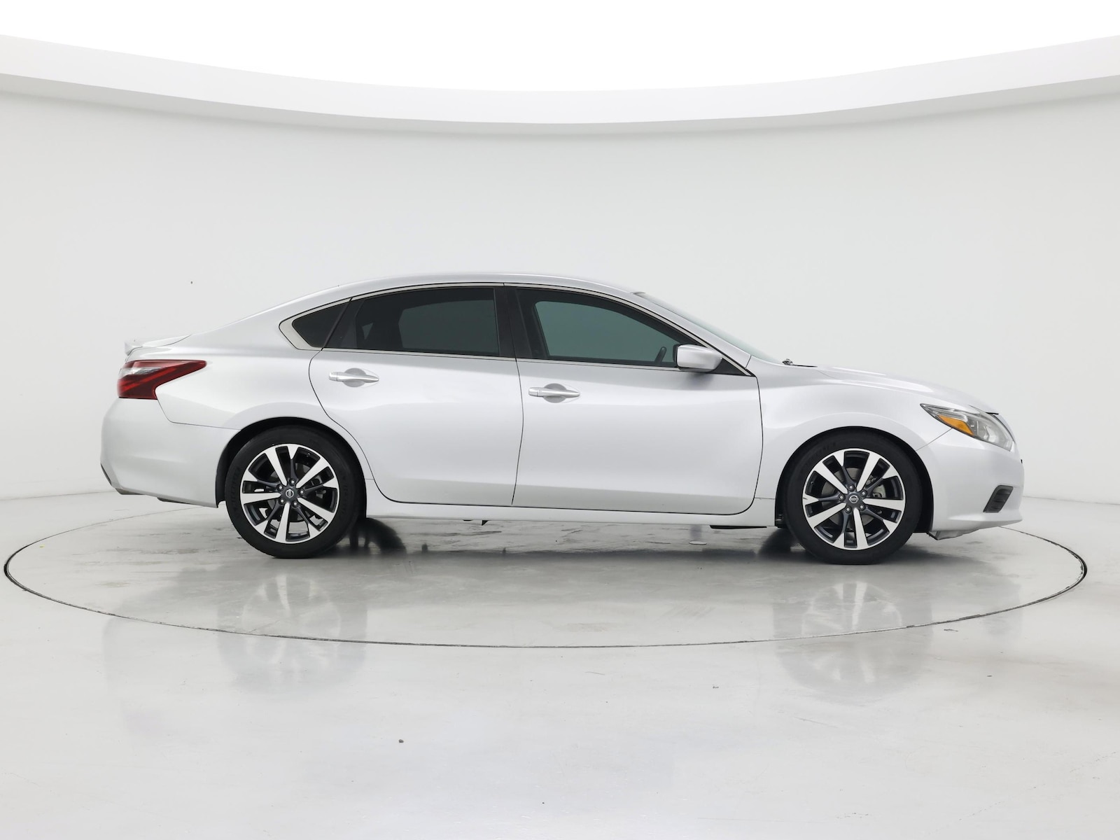 2017 Nissan Altima SR - Photo 8