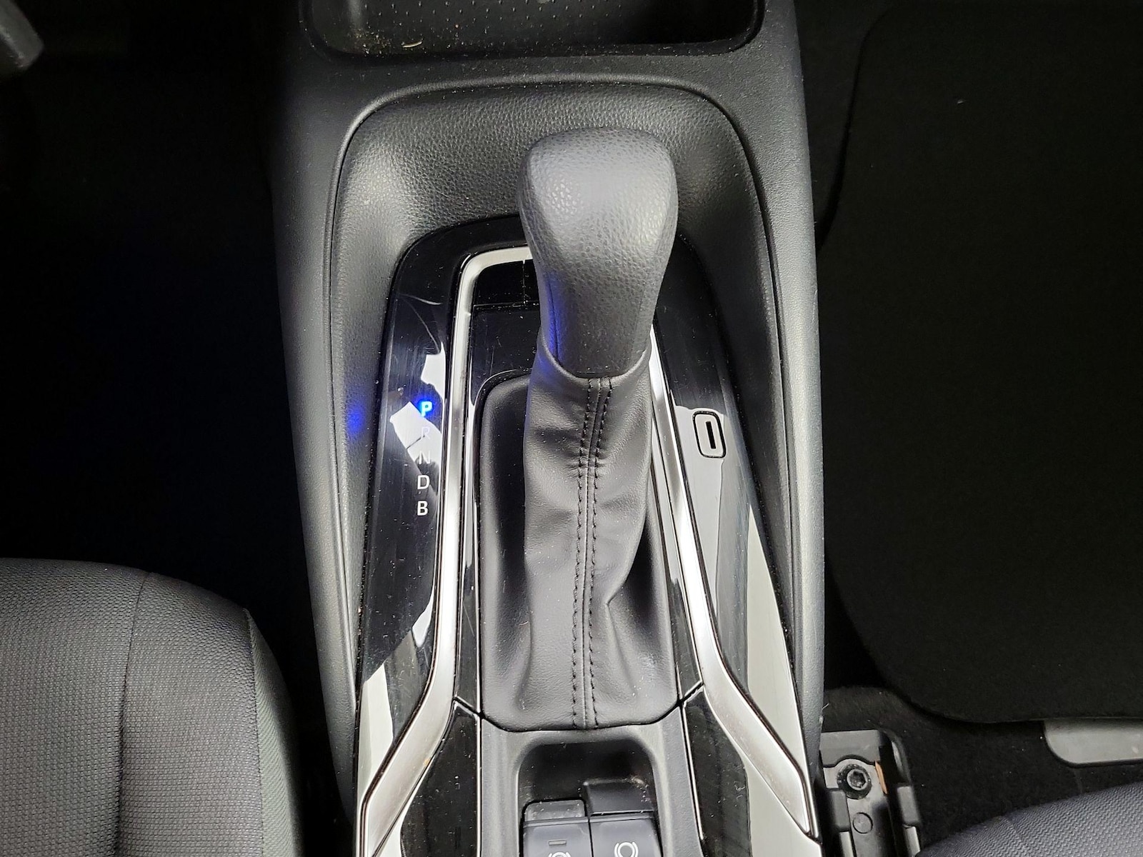2022 Toyota Corolla LE - Photo 16